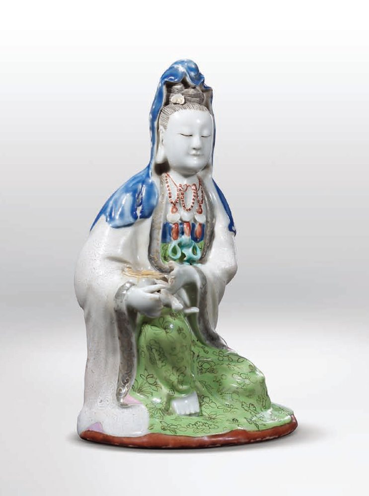 粉彩观音坐像