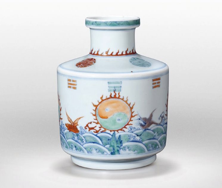 斗彩八卦太极图小棒槌瓶