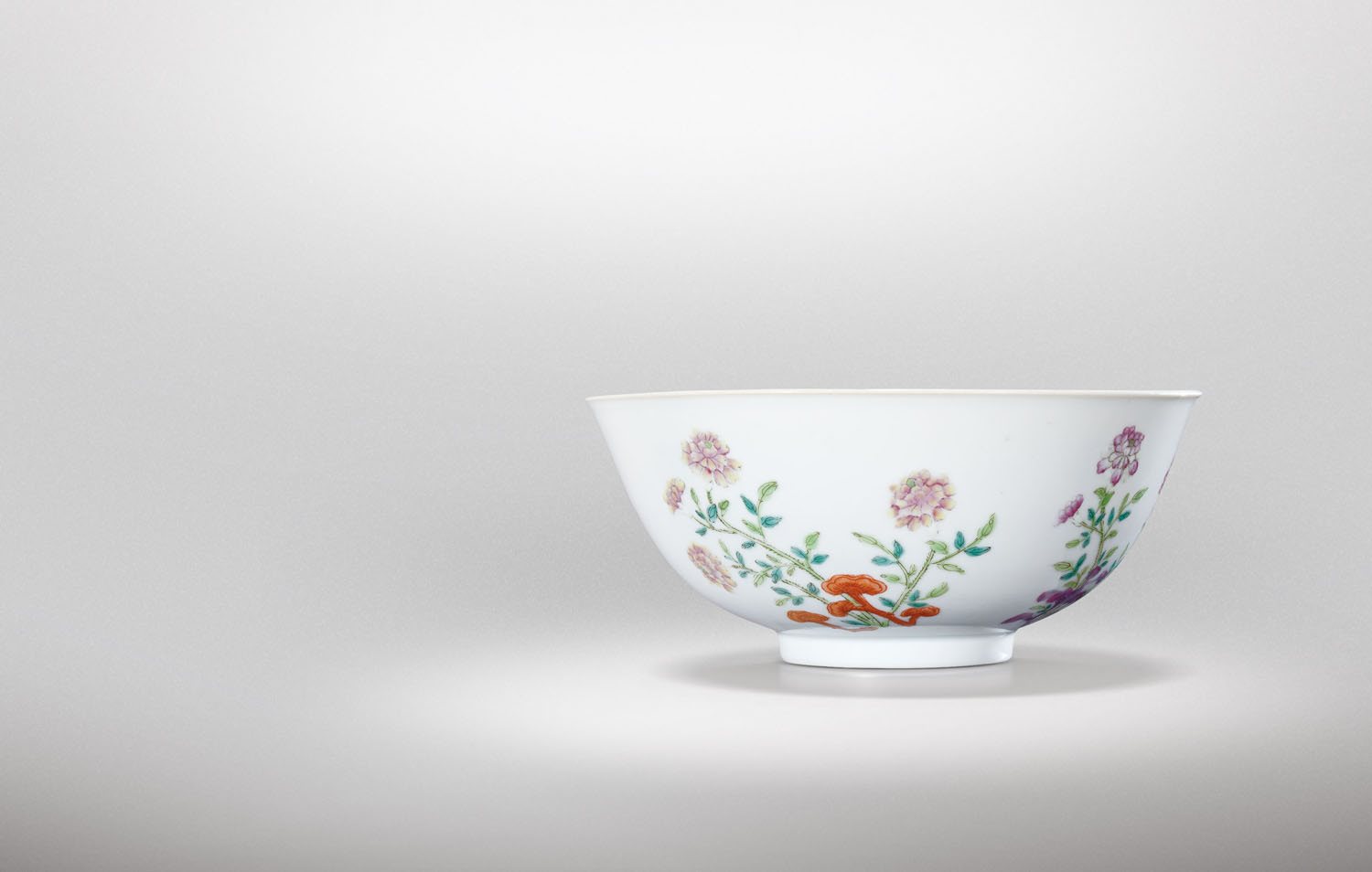 外粉彩内青花折枝花卉纹碗