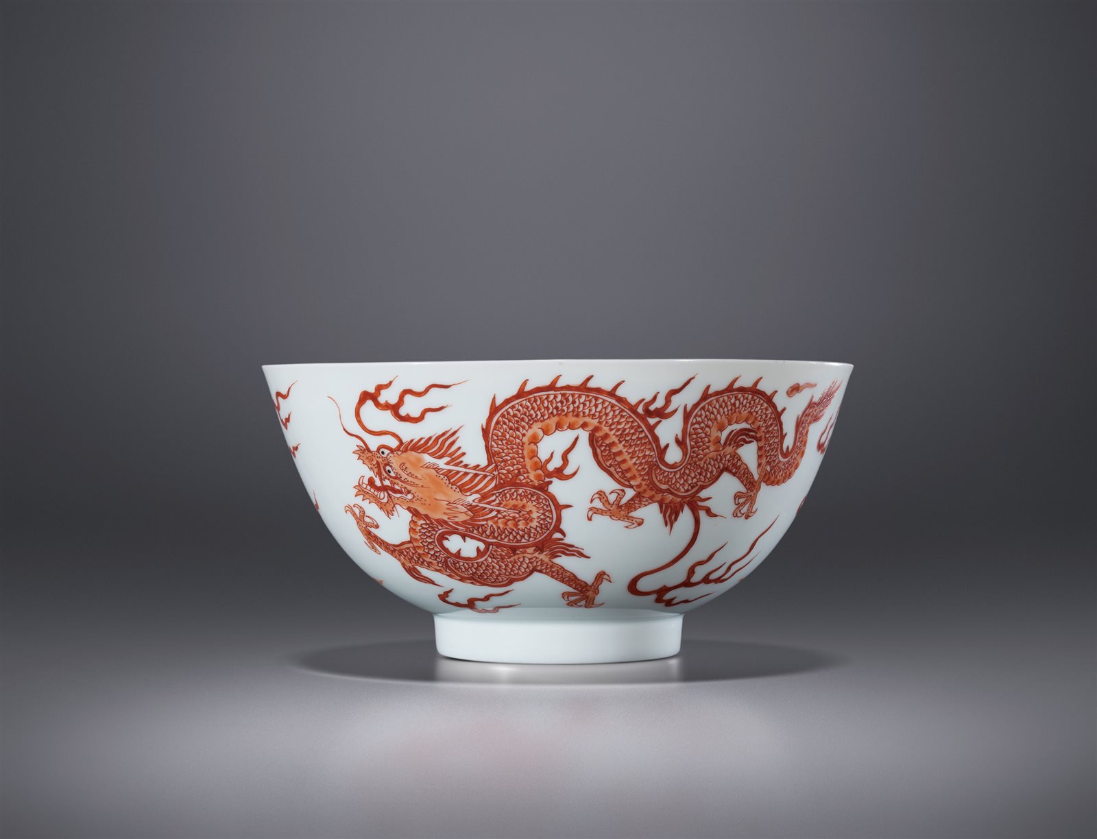 矾红龙纹碗