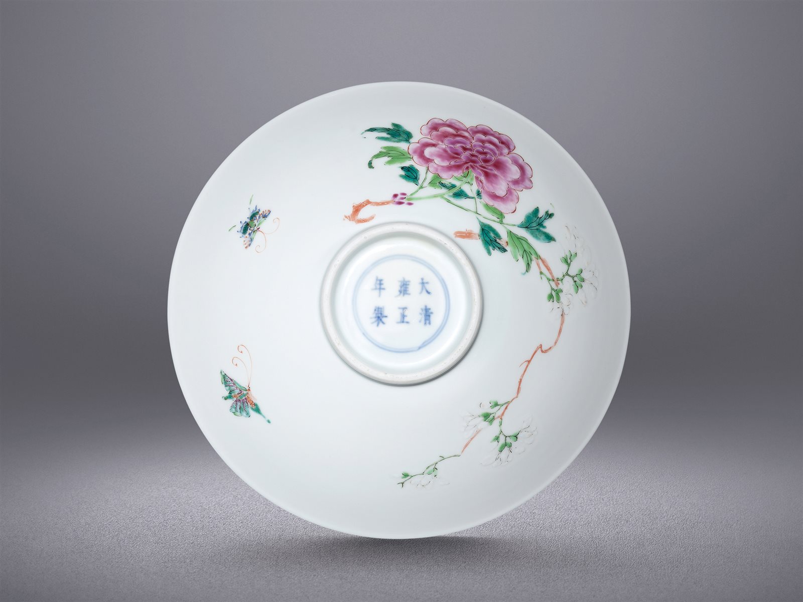 粉彩花蝶纹斗笠碗