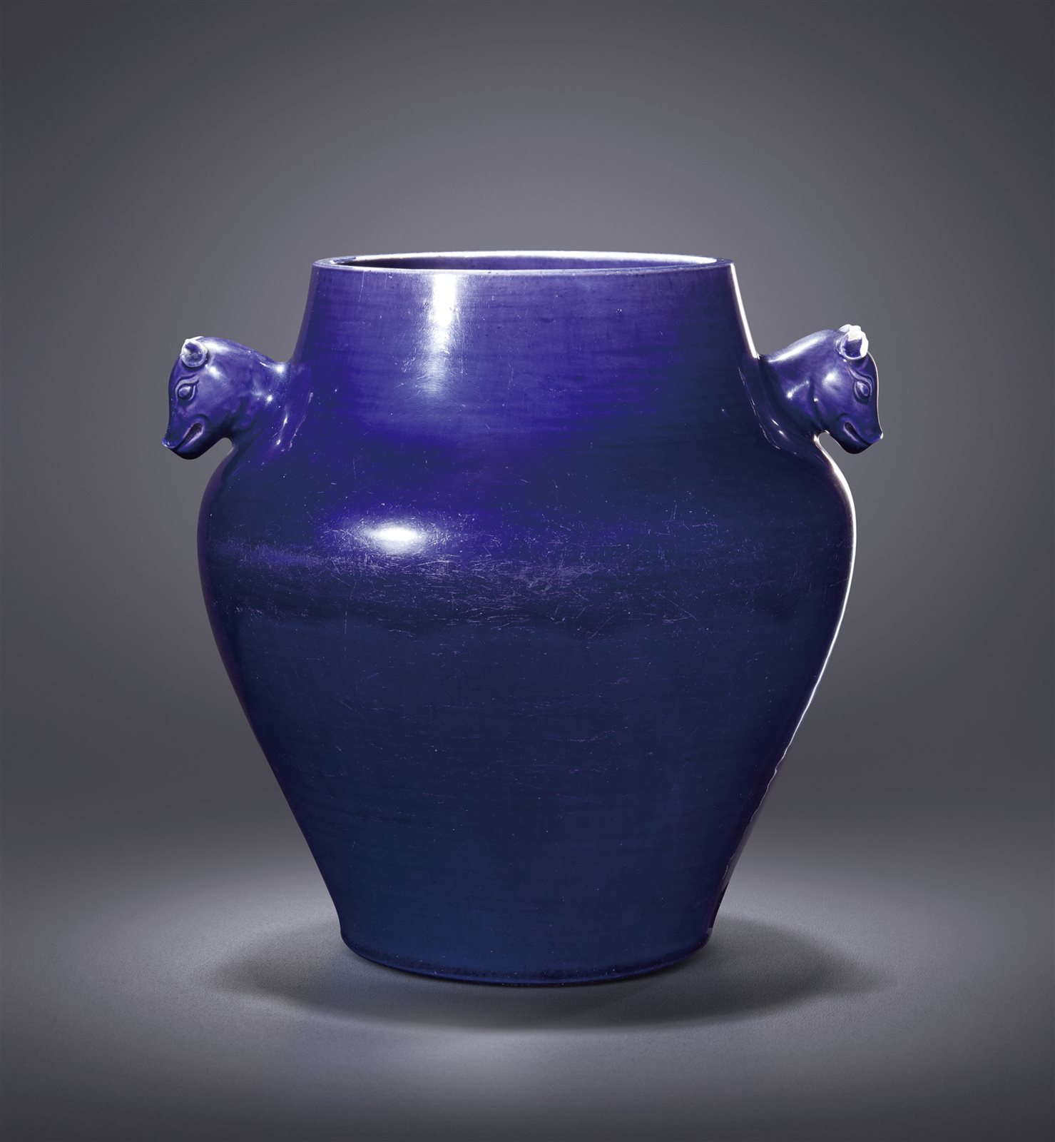 茄皮紫釉牺耳尊