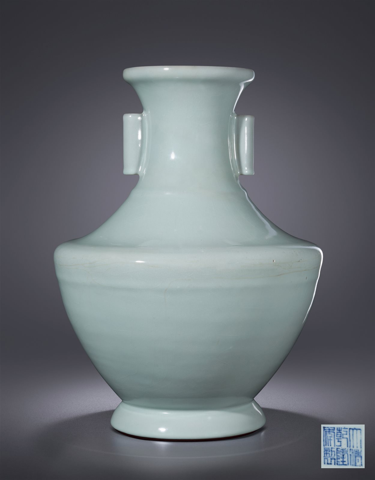仿汝釉贯耳尊