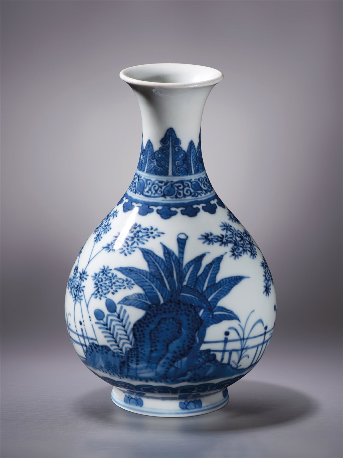 青花竹石芭蕉图小玉壶春瓶