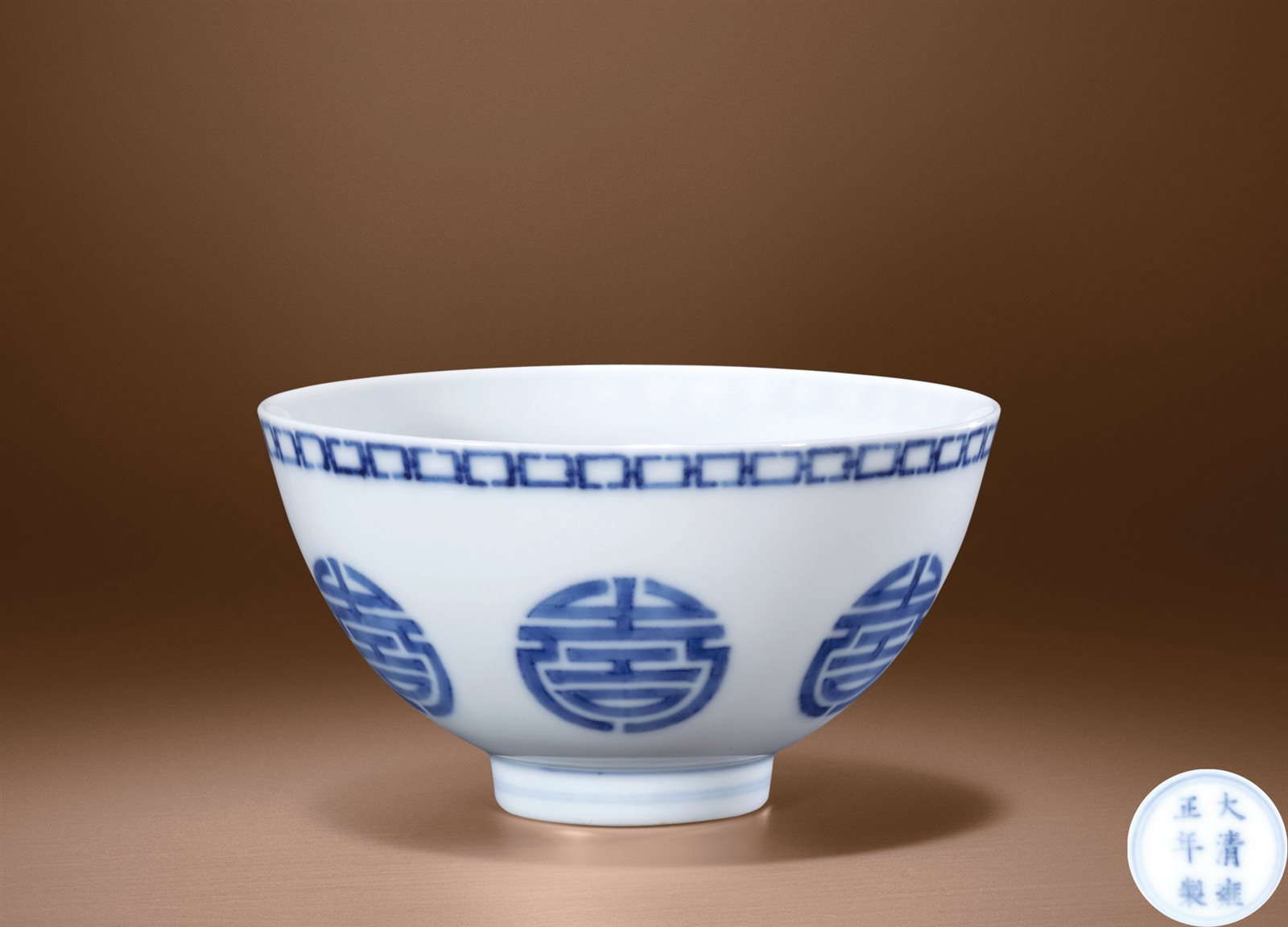 青花团寿纹杯