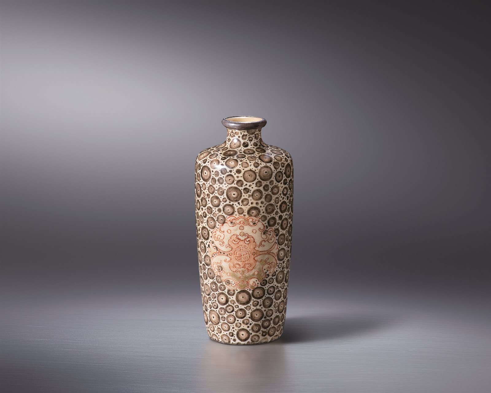 仿槟榔釉描金双蝠捧寿纹小瓶