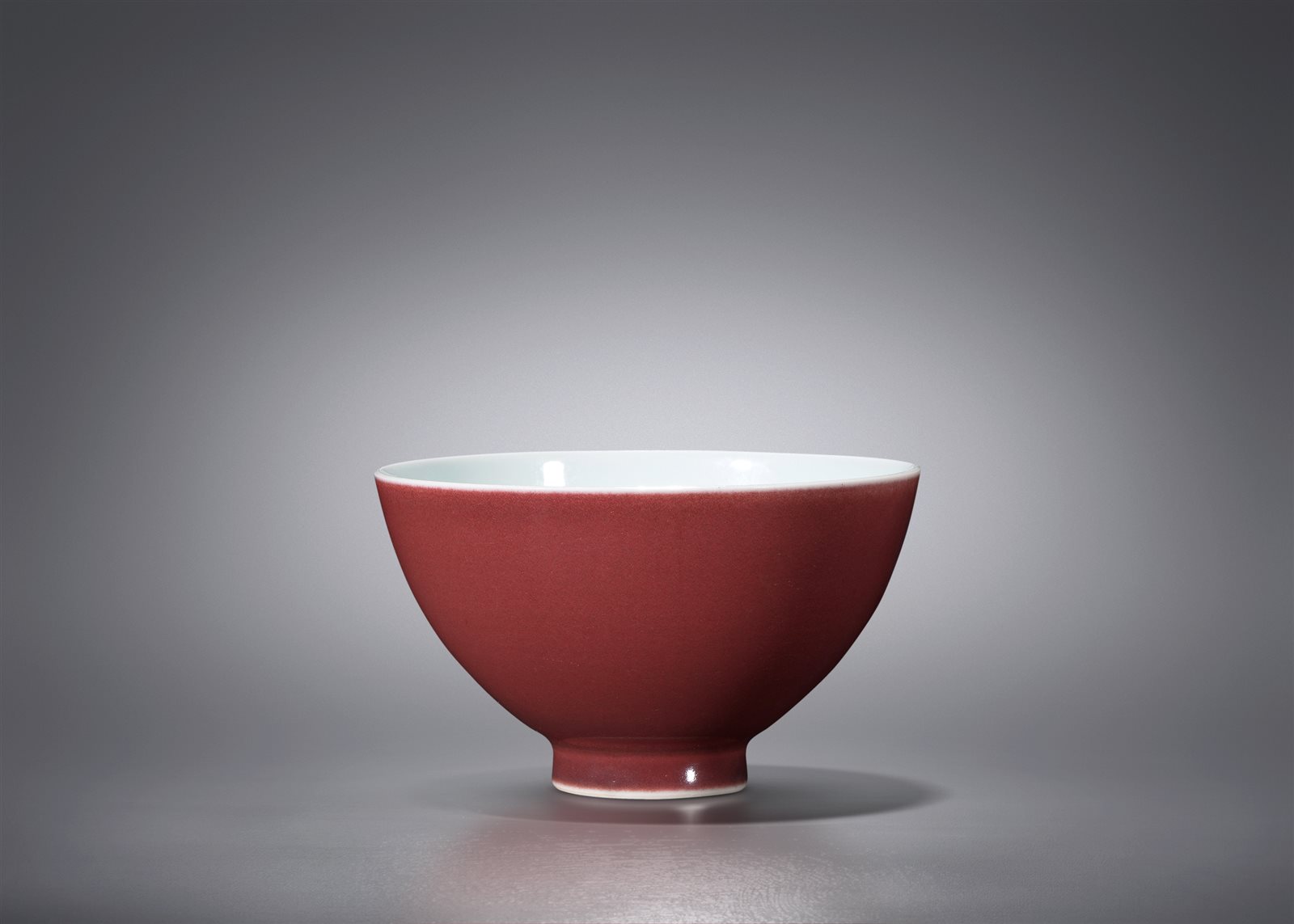 霁红釉小鸡心碗
