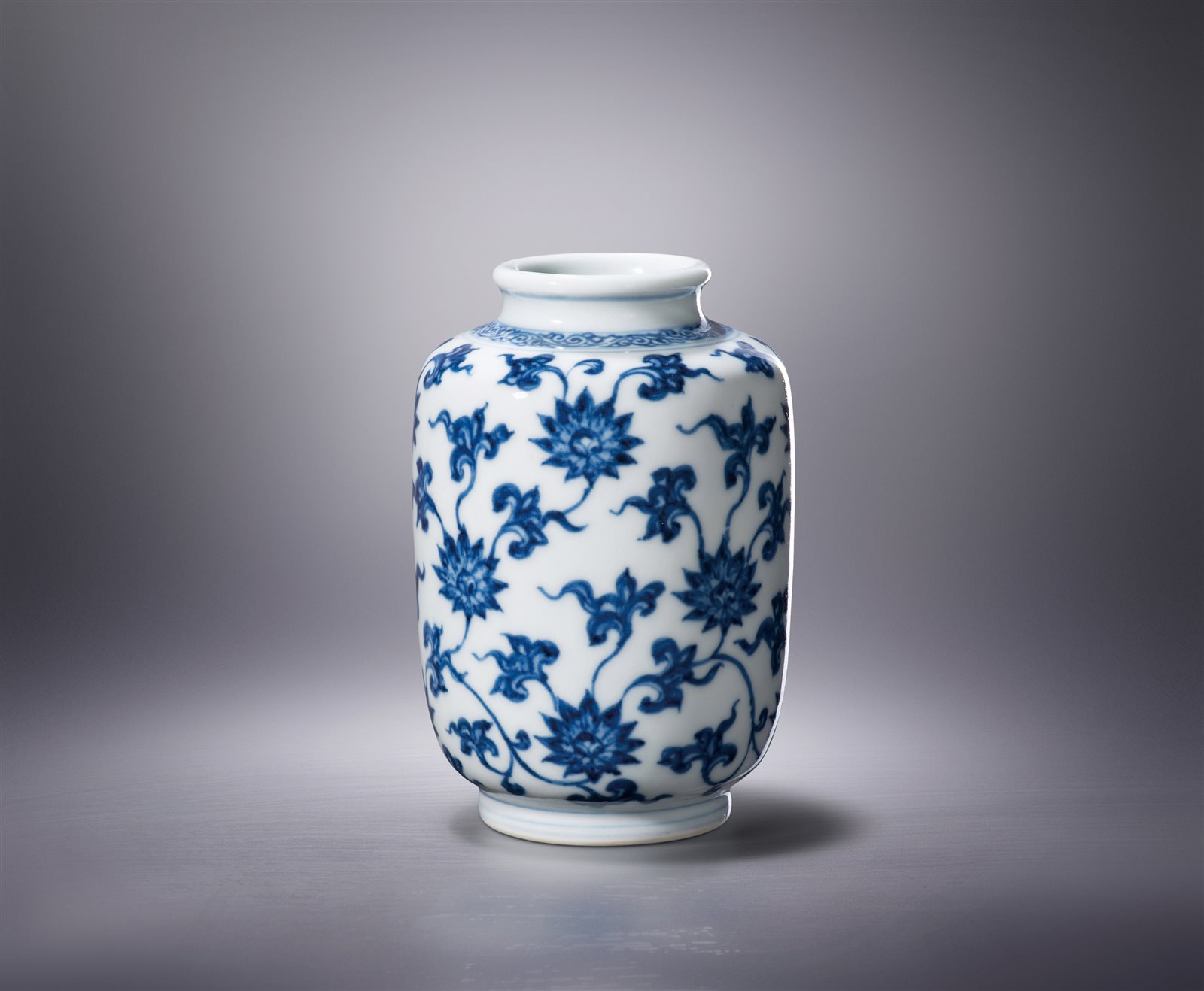 青花缠枝莲纹丹瓶