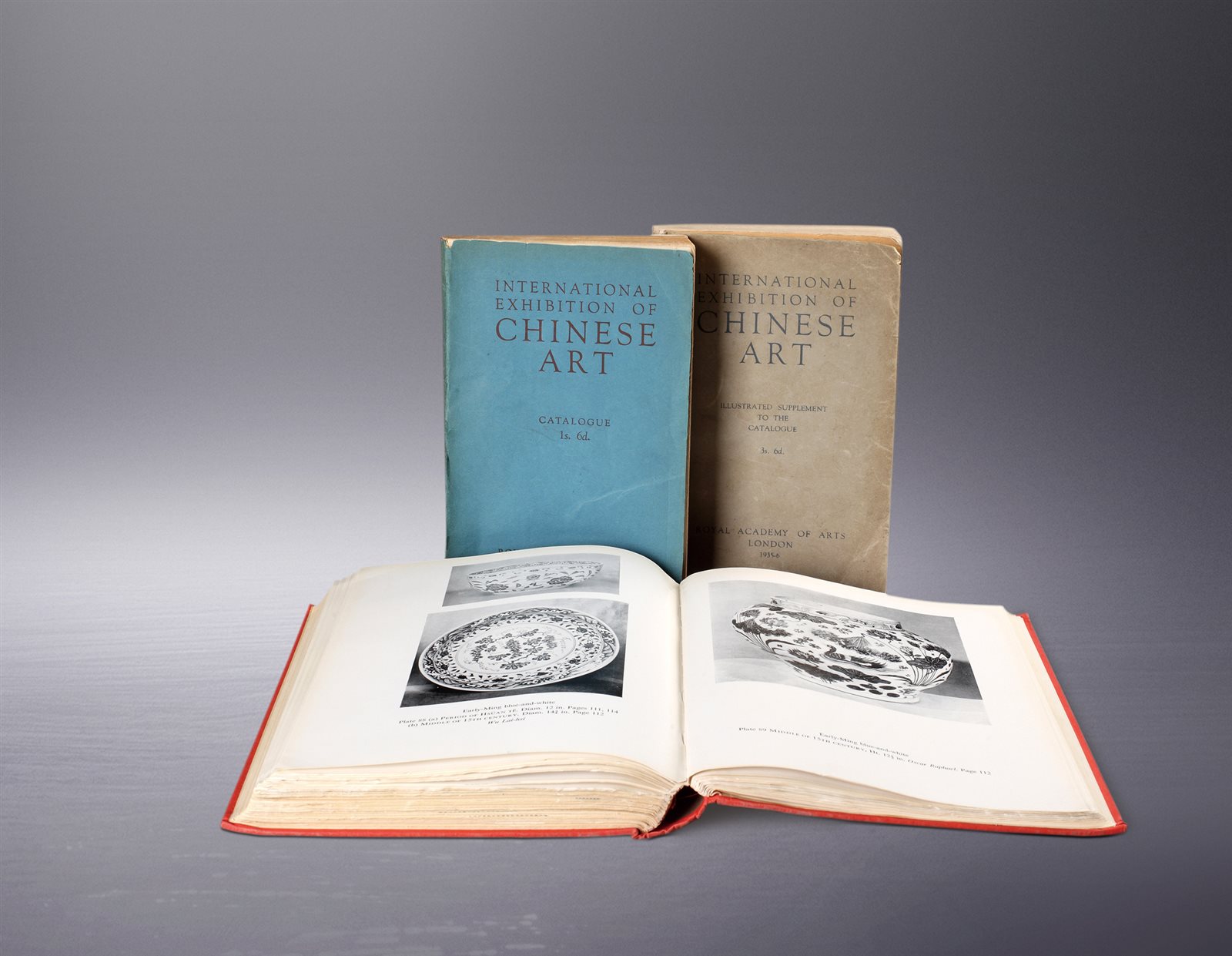 《参加伦敦中国艺术品展》2册、1954年《中国及远东瓷器艺术展》