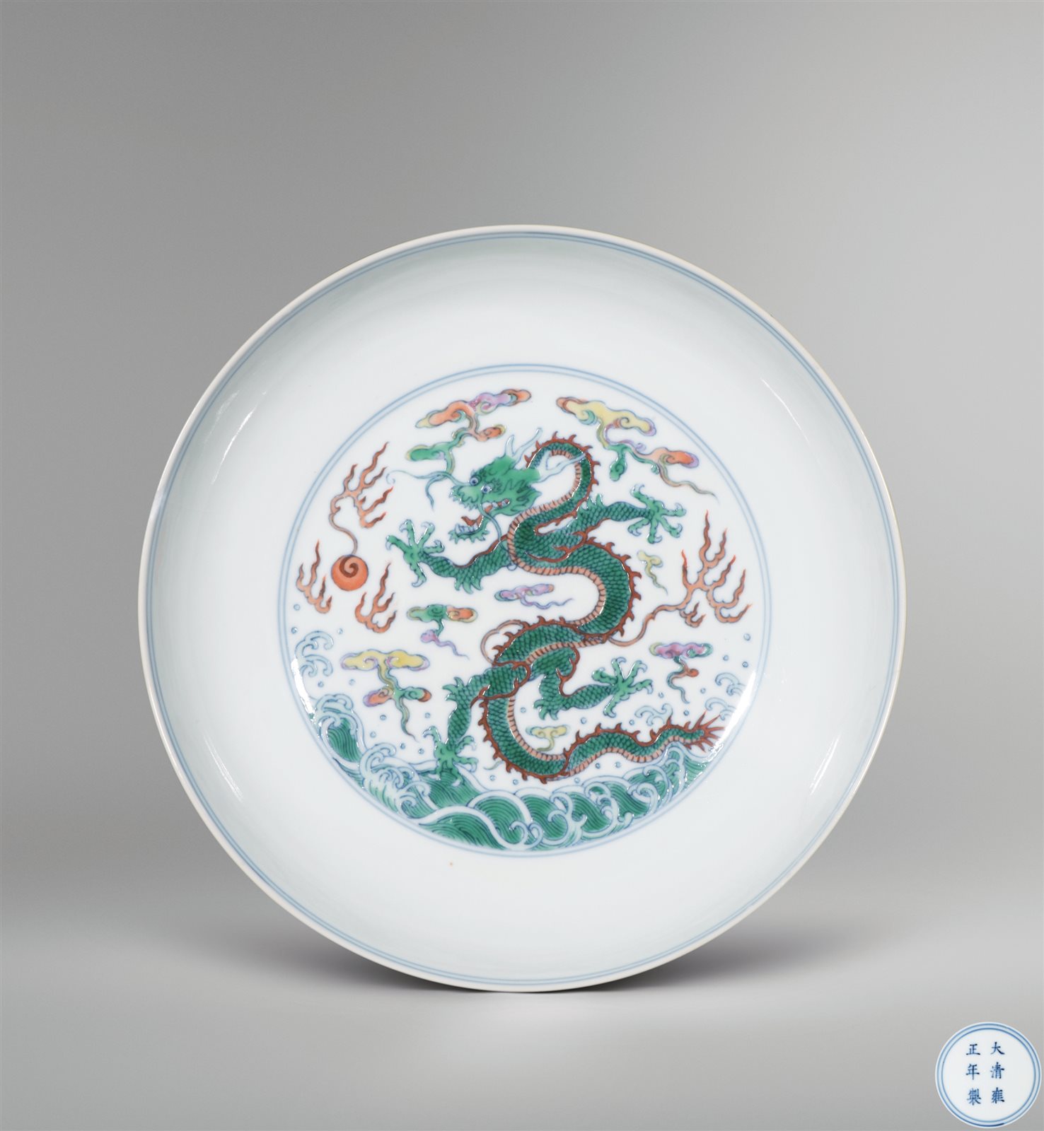 斗彩海水云龙纹盘