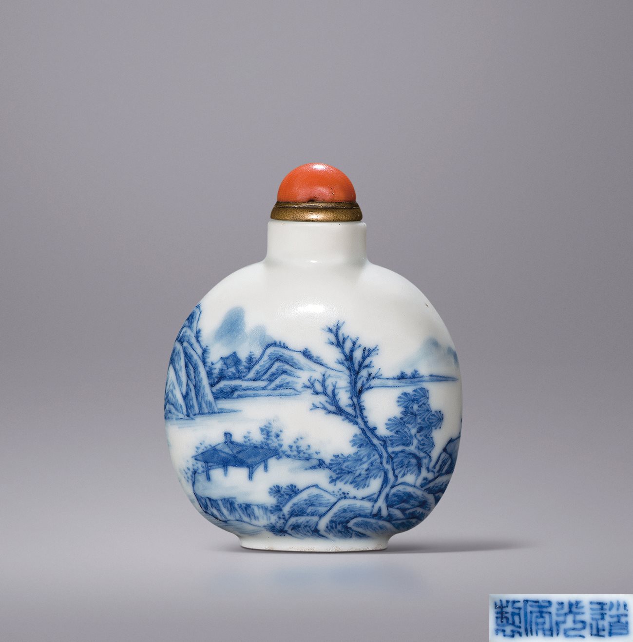 青花山水人物纹鼻烟壶