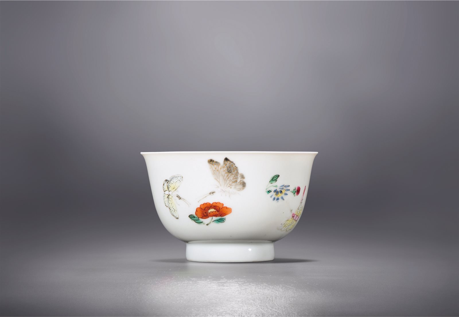粉彩花蝶纹小碗