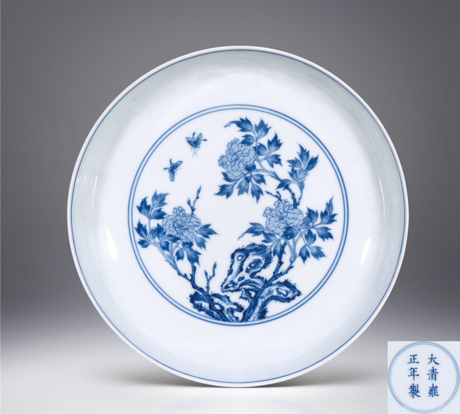 青花洞石花蝶纹盘