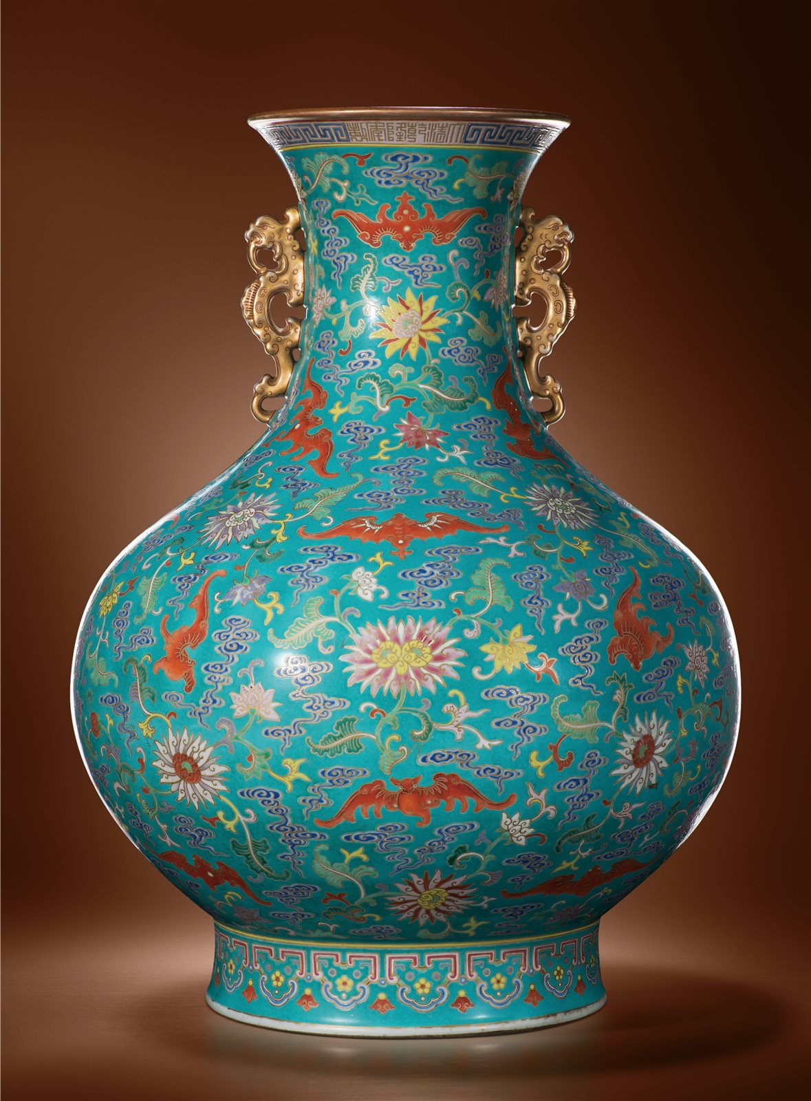松石绿地粉彩花卉描金云蝠纹双螭龙耳大尊