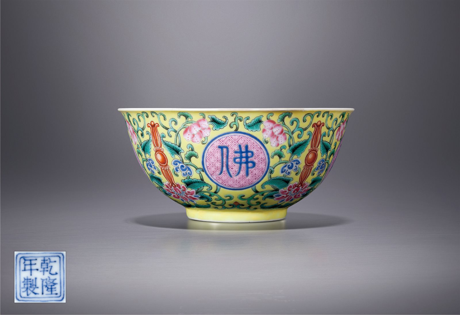 洋彩洋花“佛日常明”纹碗