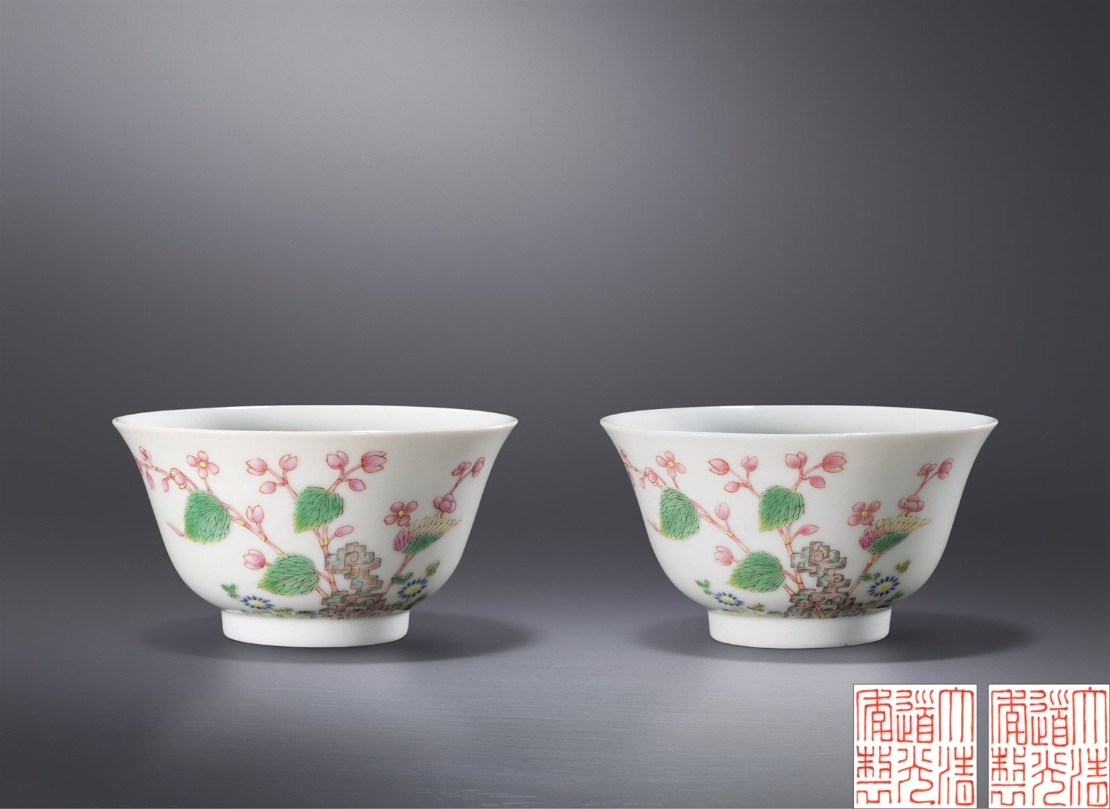 粉彩海棠春燕纹碗一对