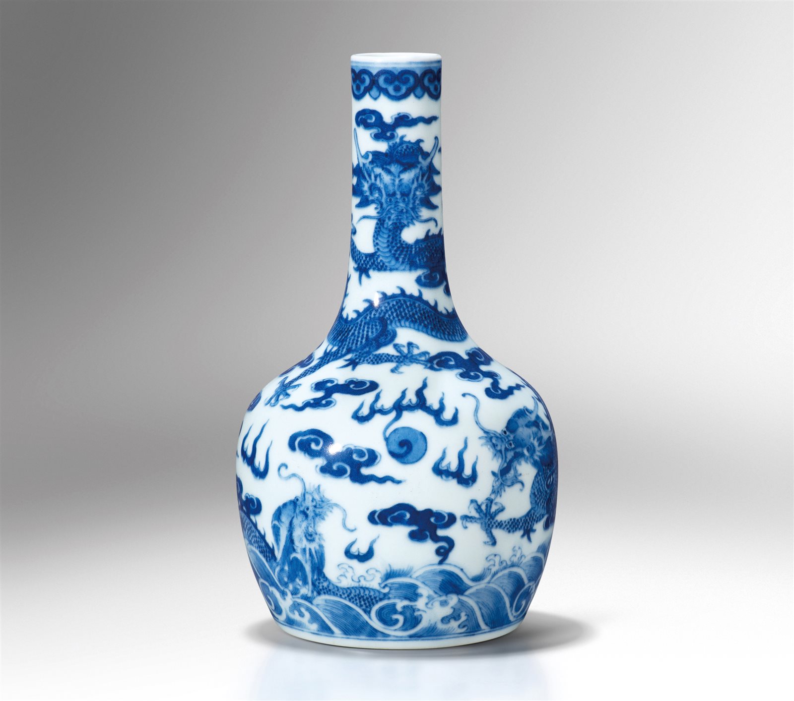 青花苍龙教子图摇铃尊