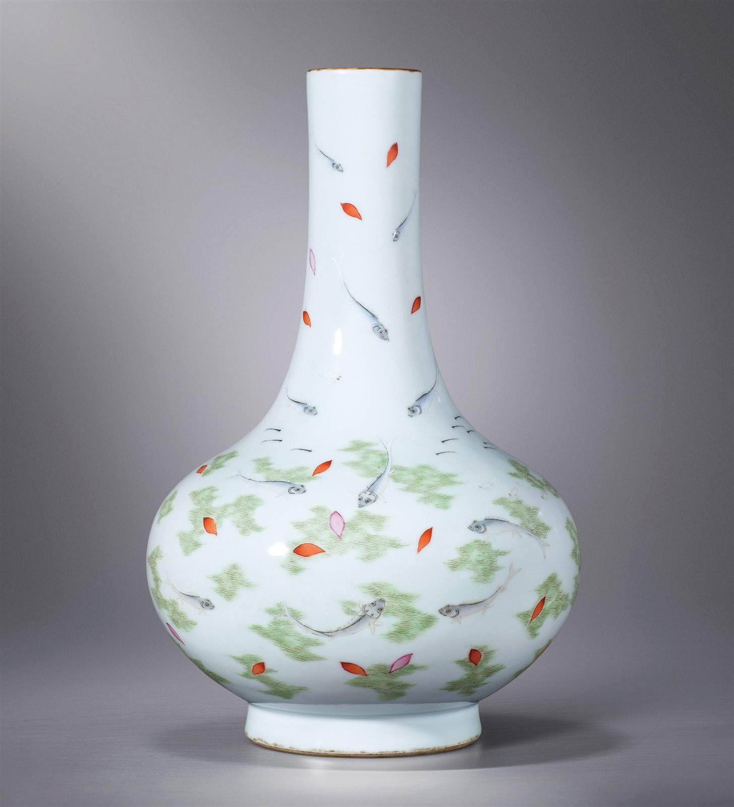 粉彩落花游鱼图荸荠瓶