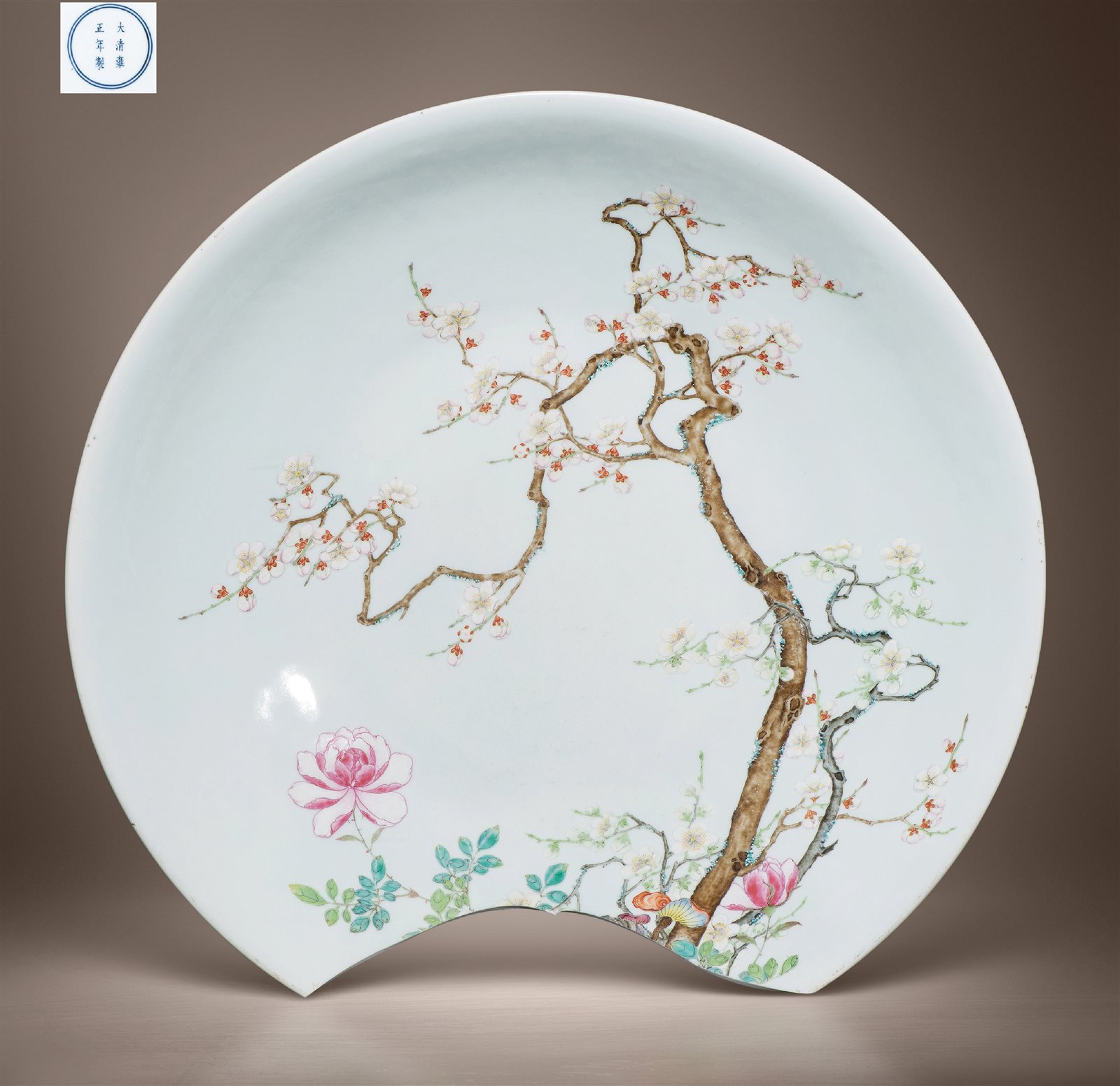 粉彩过枝花卉纹大盘
