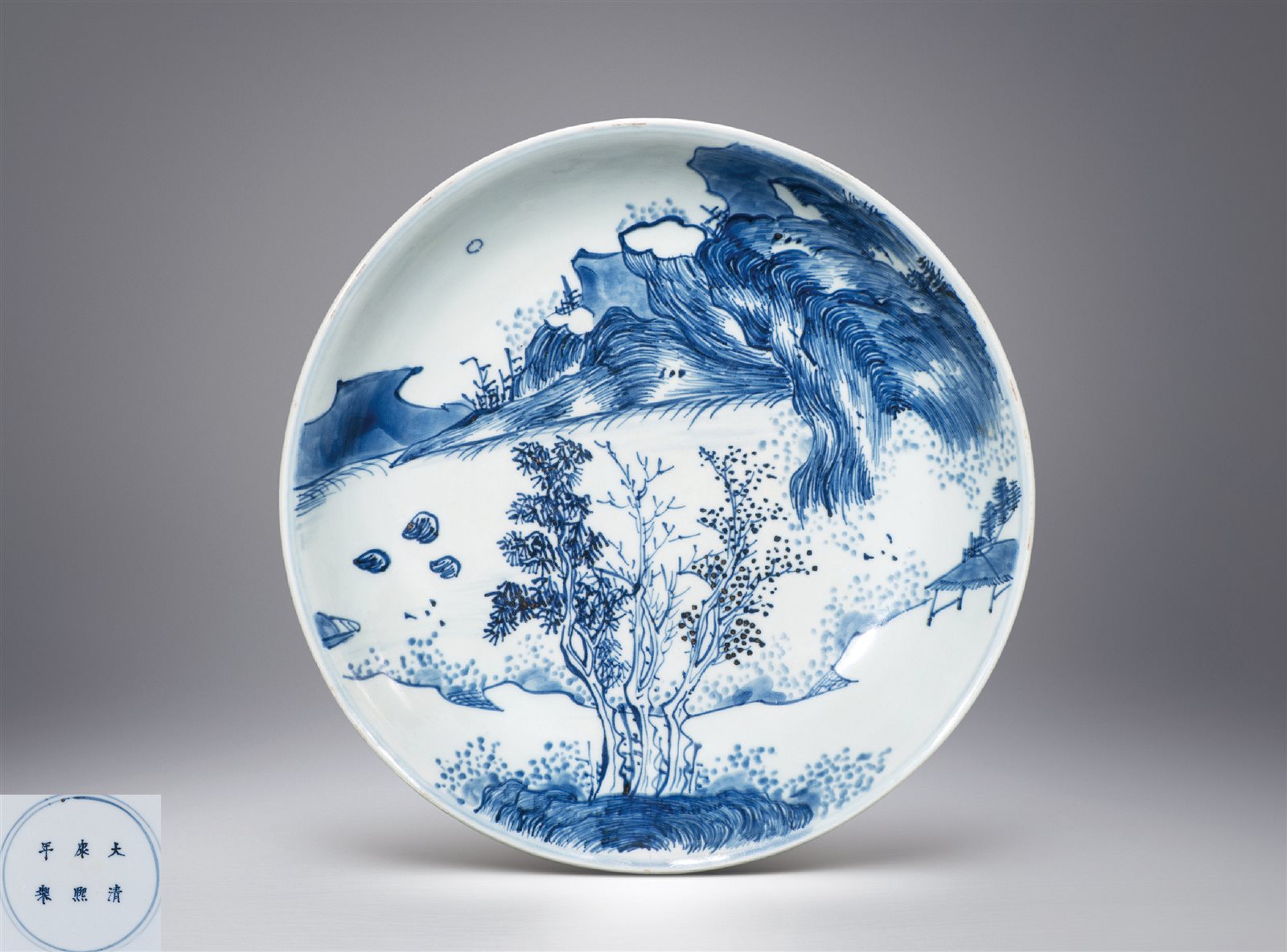 青花山水图盘