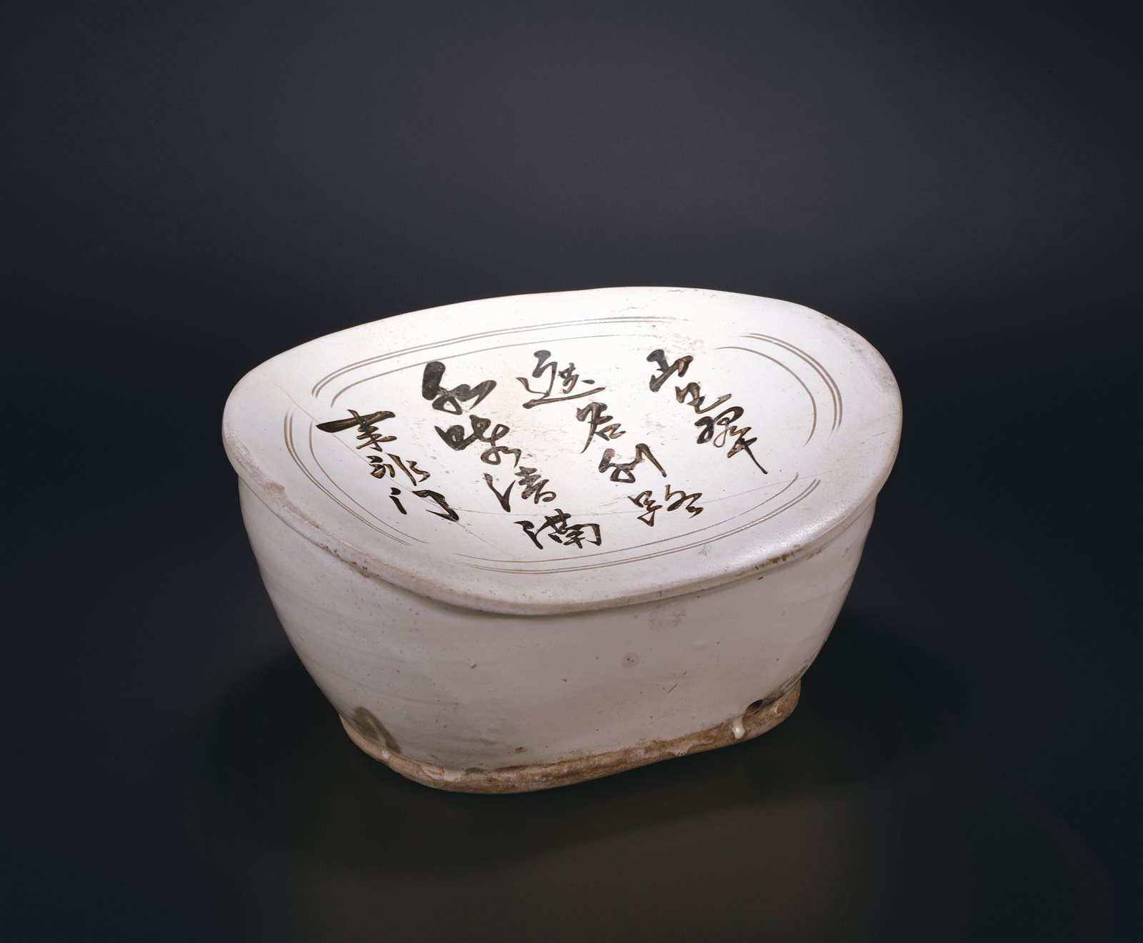 磁州窑白底黑花文字诗文枕