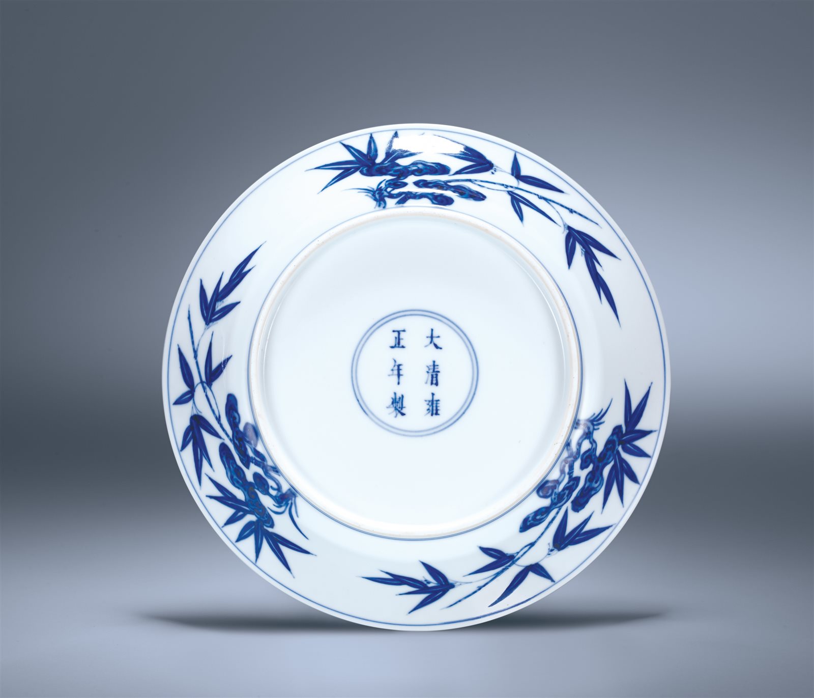 青花五福捧寿纹折腰盘(图录号：1137)