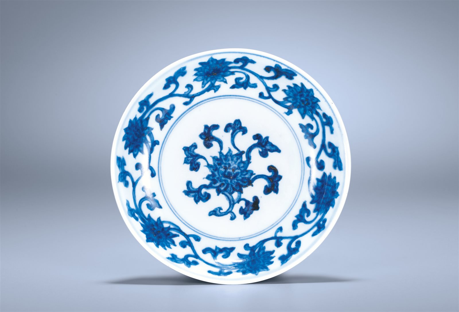 青花缠枝莲纹盘(图录号：1194)