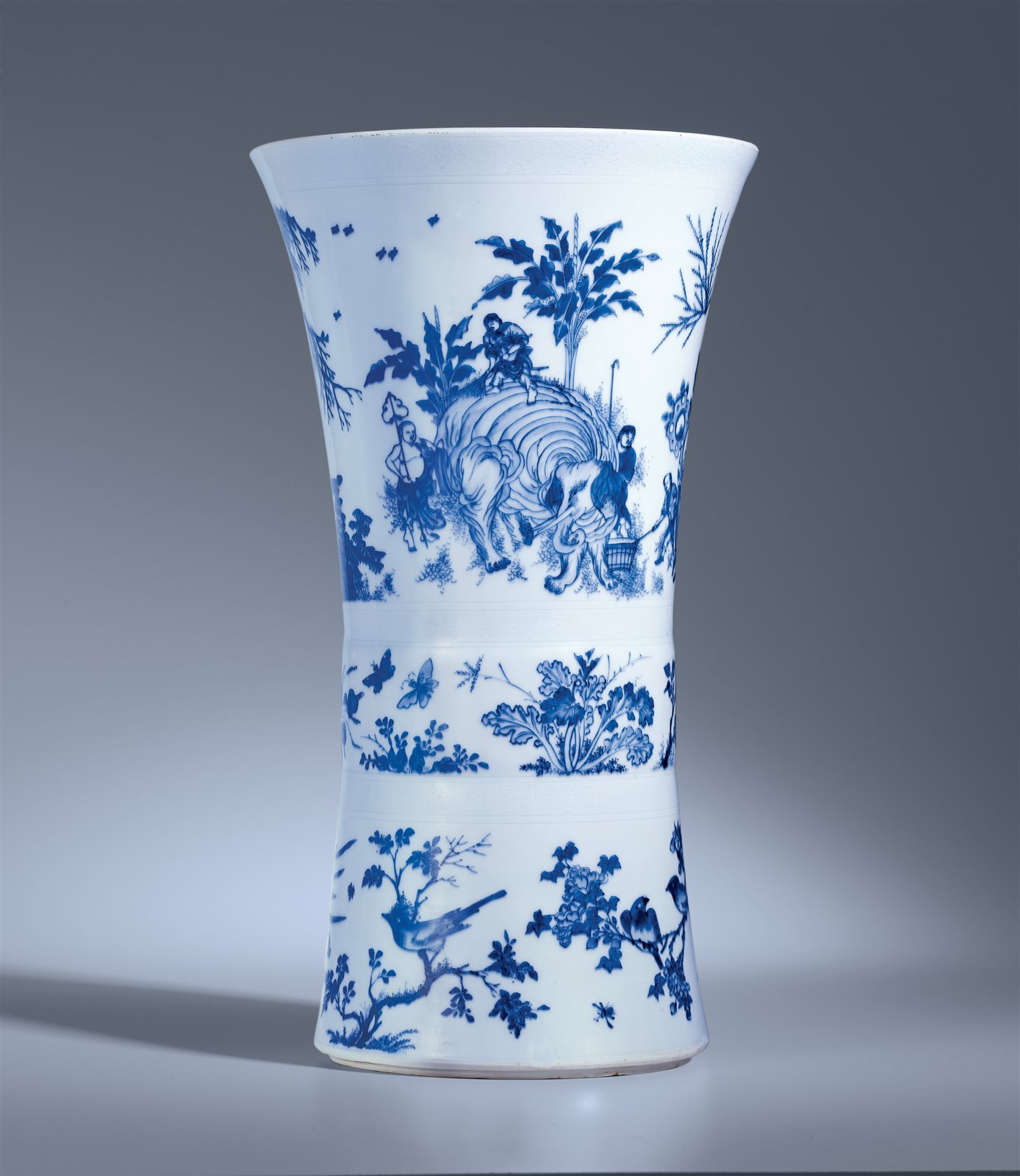 青花洗象图花觚(图录号：1200)