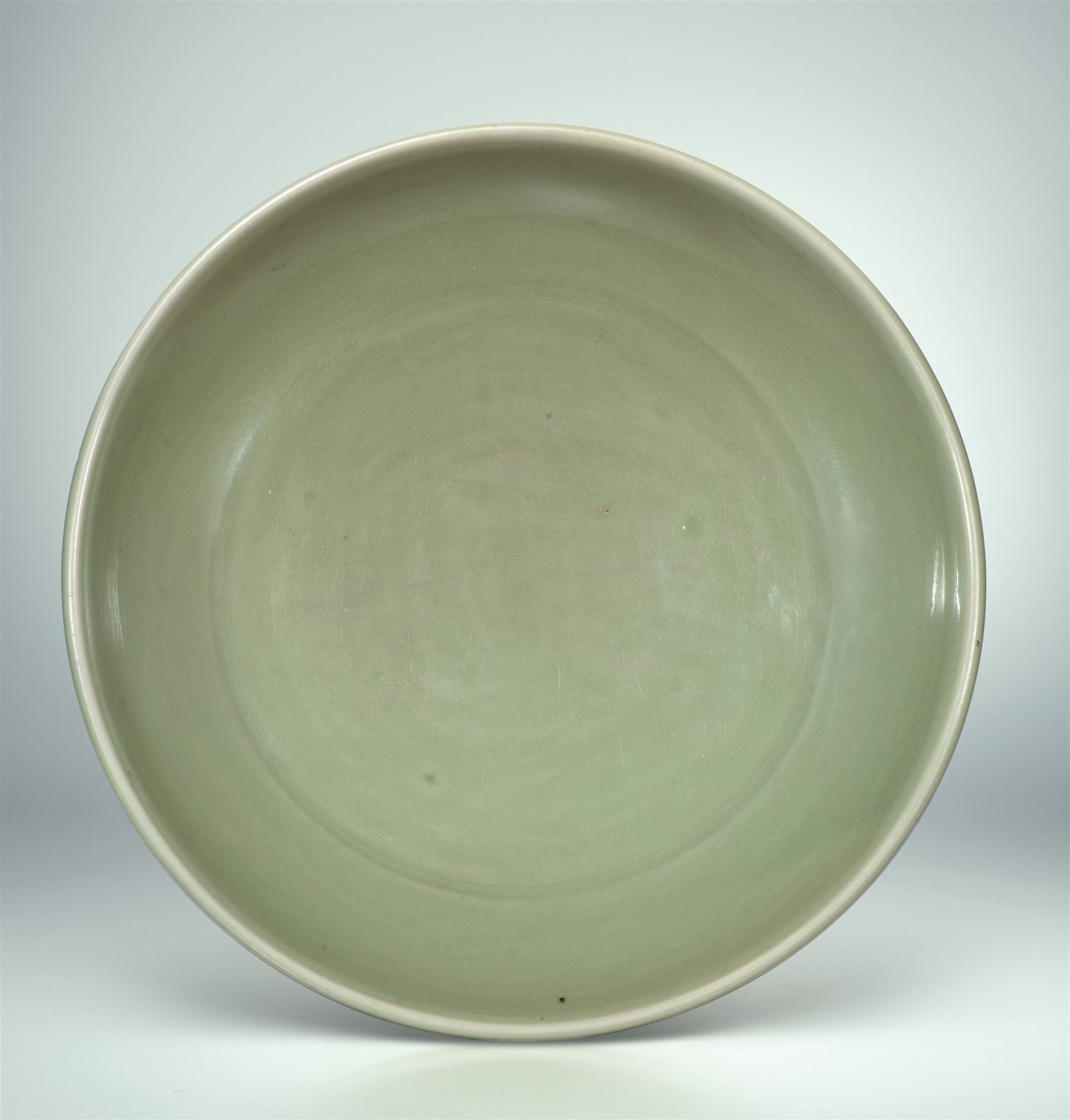 龙泉窑青釉大盘