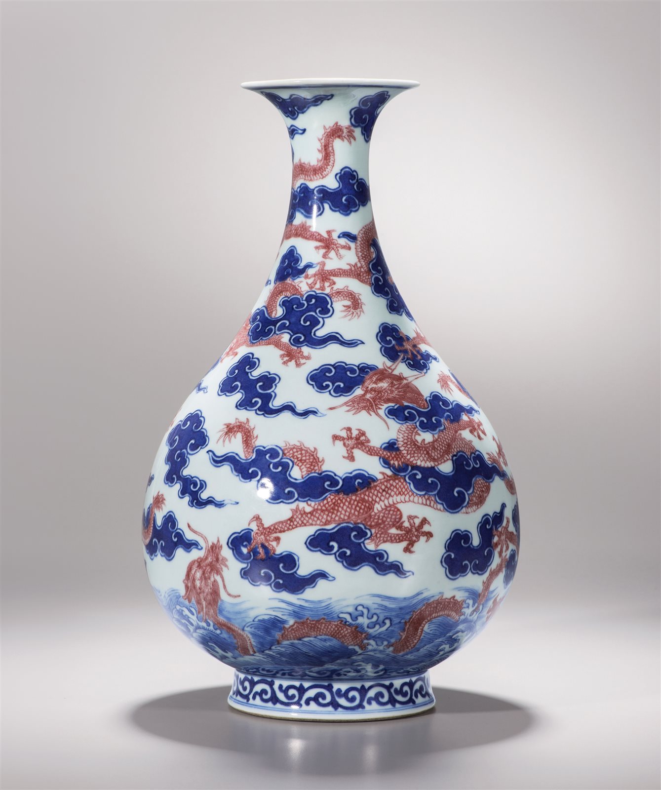 黄地绿彩福禄万代纹鸡心碗