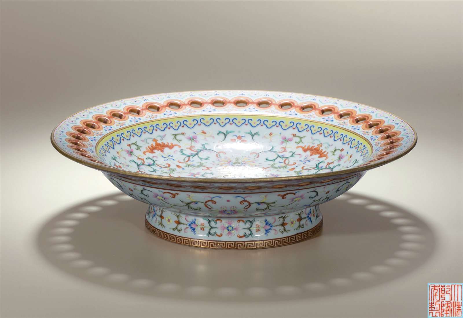 松石绿地粉彩花卉开光御制诗文壁瓶