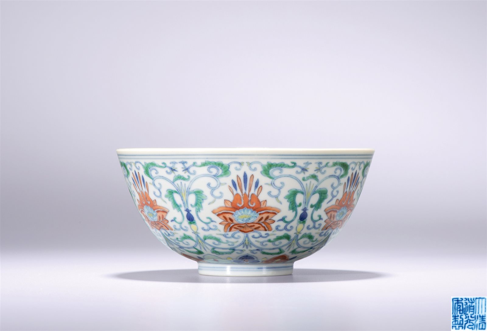 青花团花龙纹笔斗