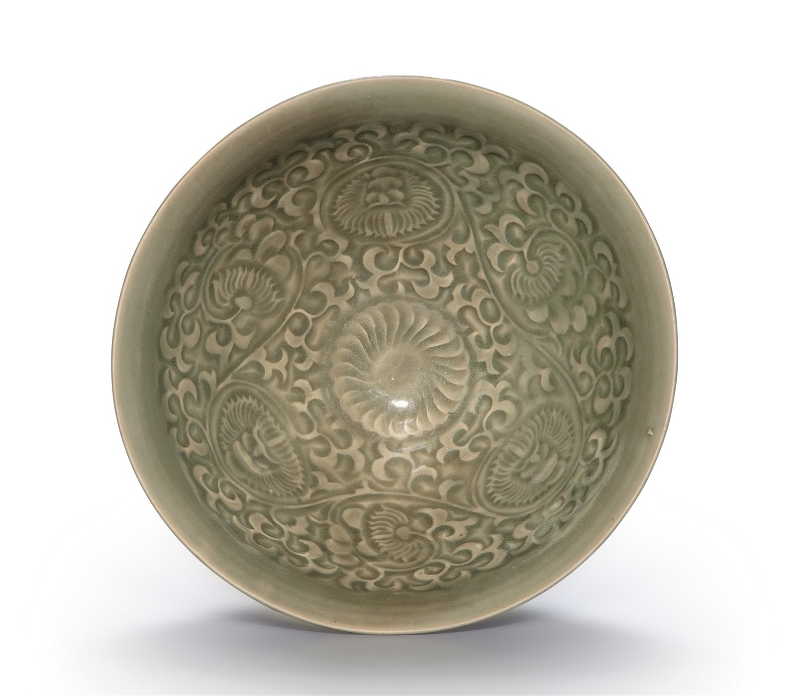 绿地褐彩云龙纹碗