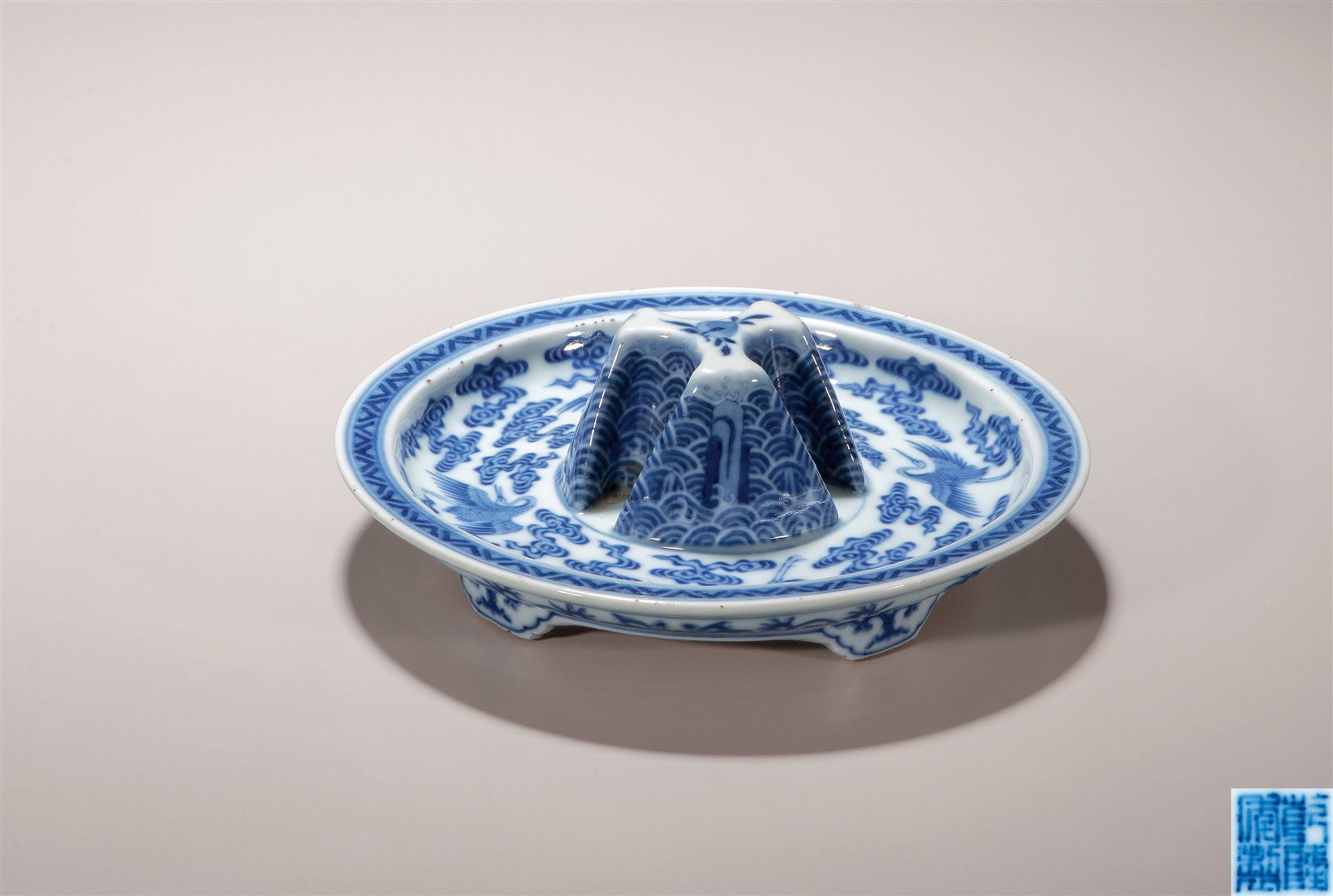 青花云鹤纹爵托