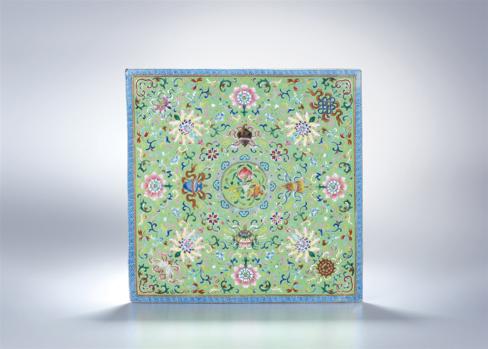 秋葵绿地粉彩缠枝莲托八吉祥“三多”纹瓷板