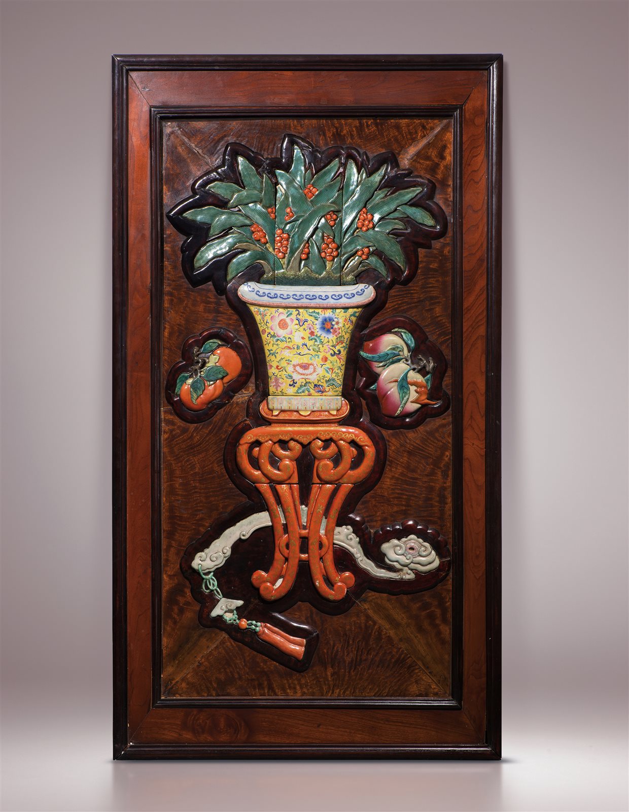 硬木嵌粉彩瓷质“事事如意”、“福寿连绵”图花篮式挂屏