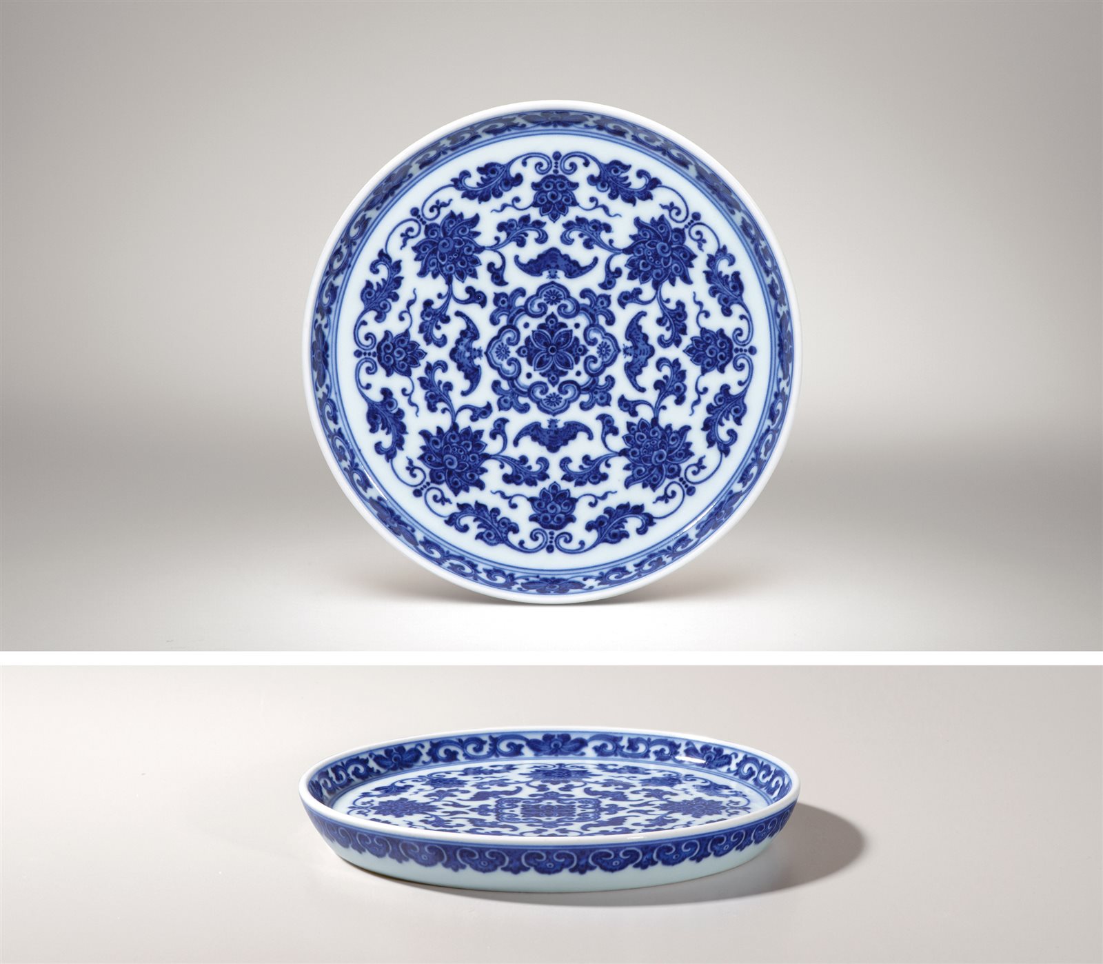 青花缠枝花卉团蝠如意云肩纹香盘