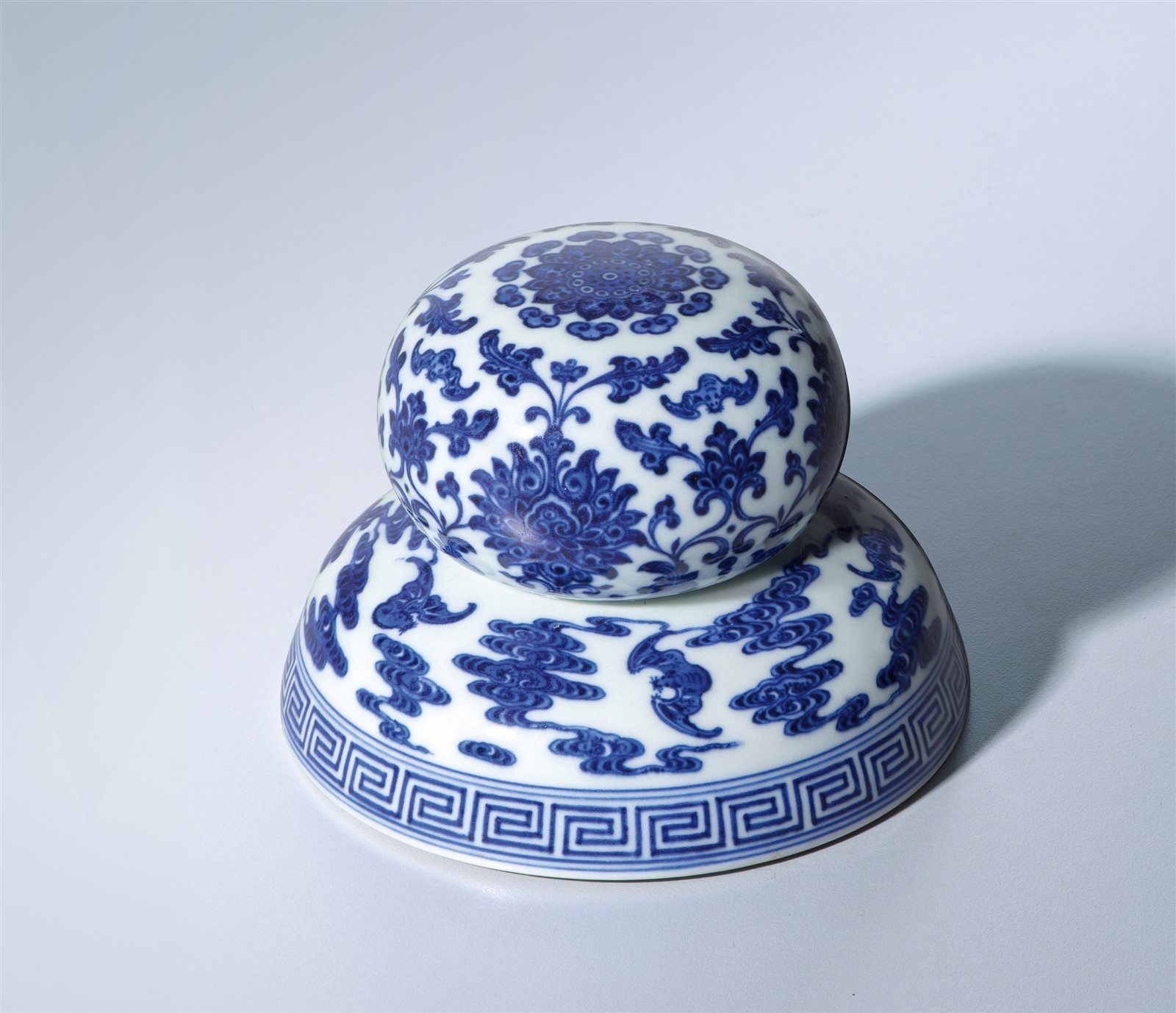 青花云蝠团花纹葫芦式书镇