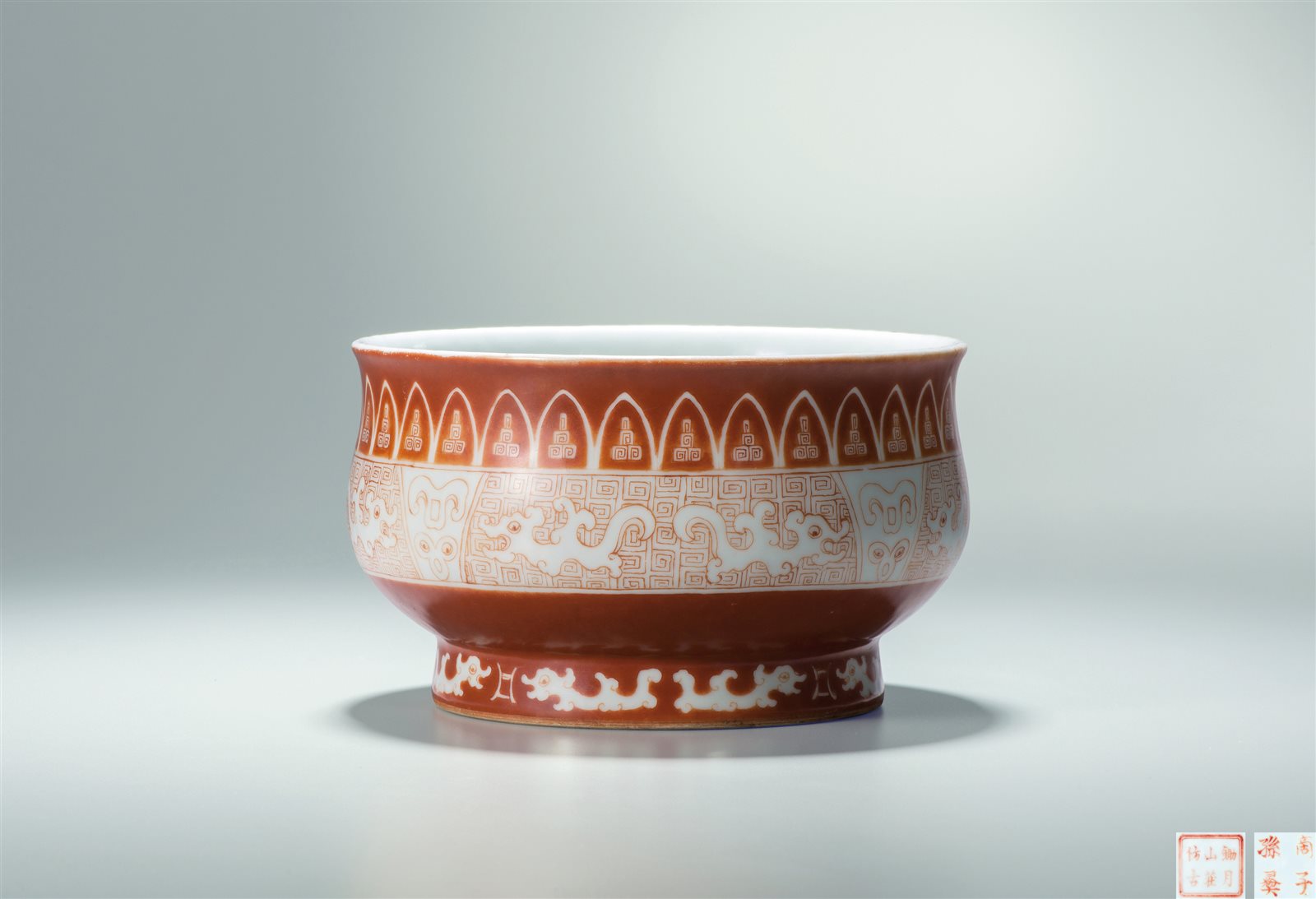 矾红仿青铜兽面纹炉