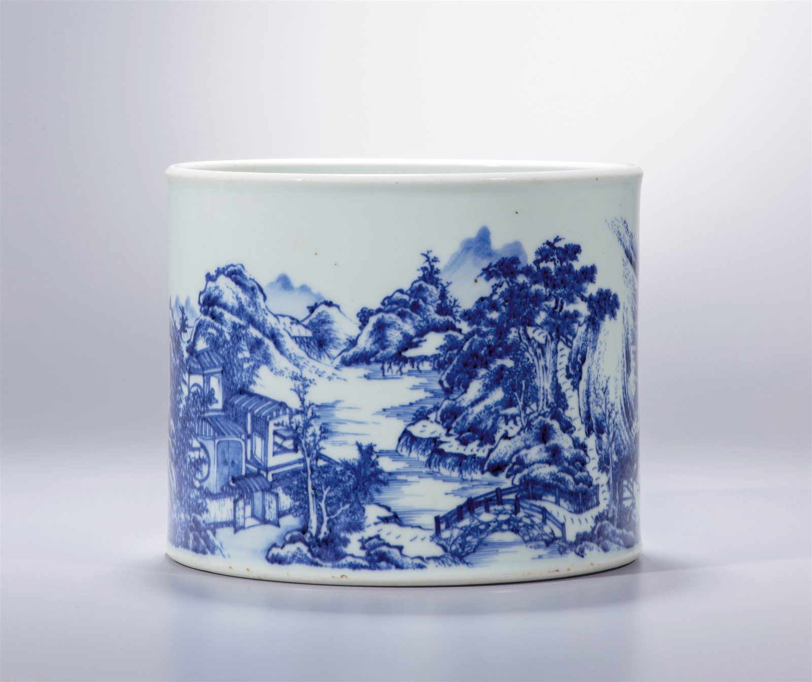 青花山水行舟图笔筒
