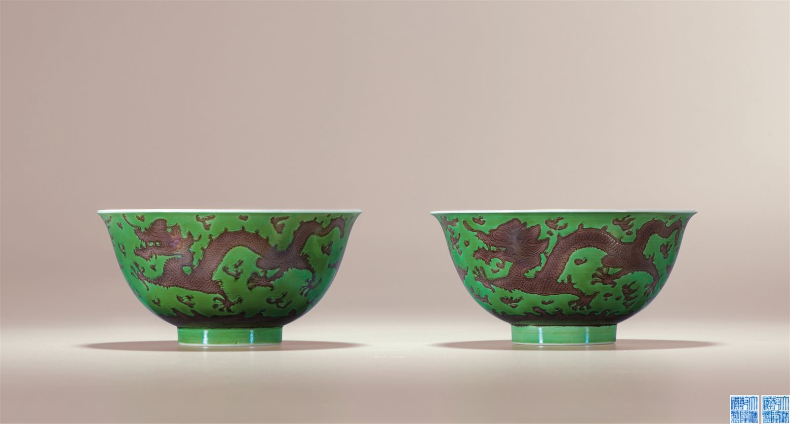 绿地紫龙纹茶碗一对