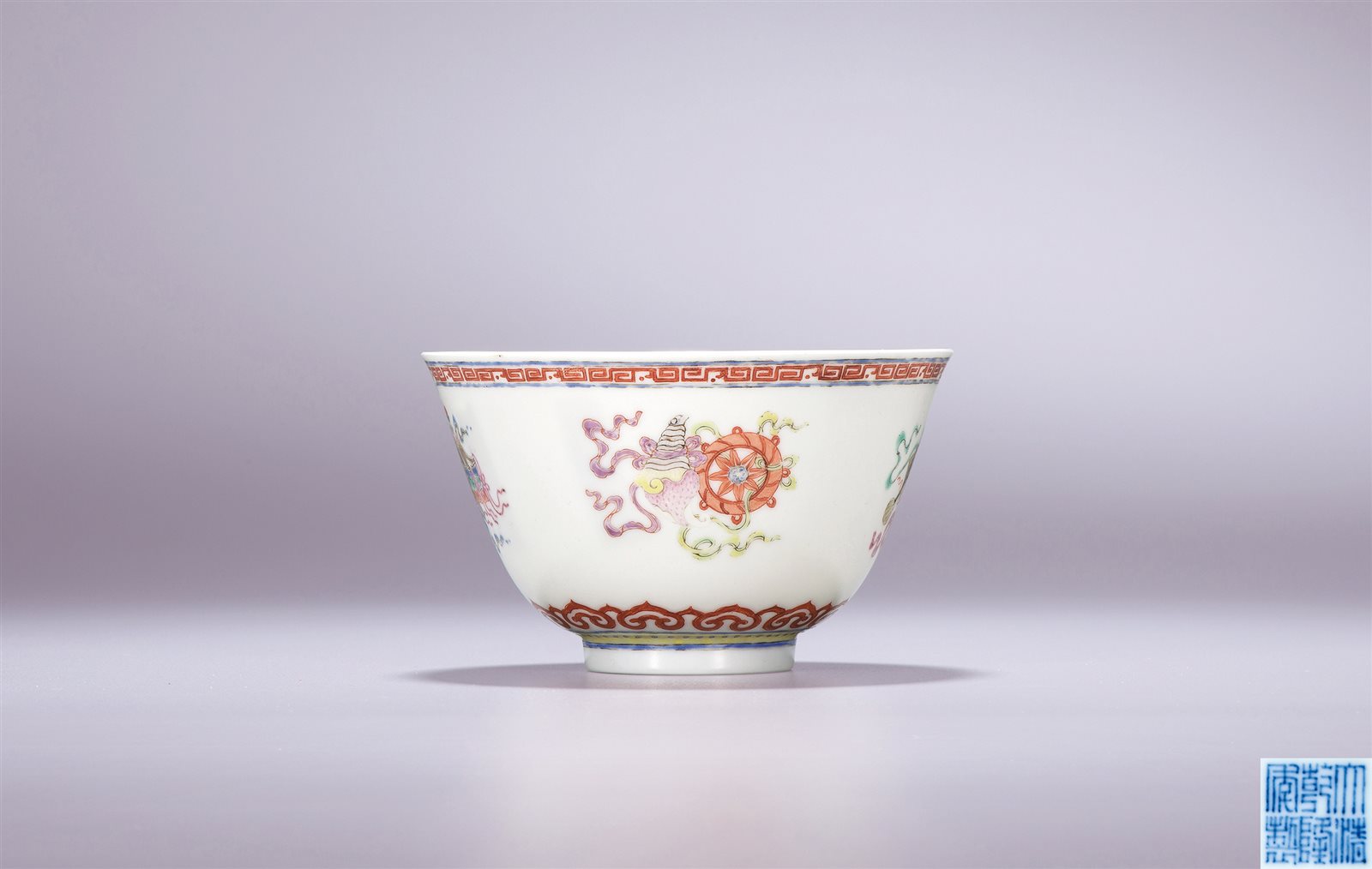 粉彩八吉祥纹杯