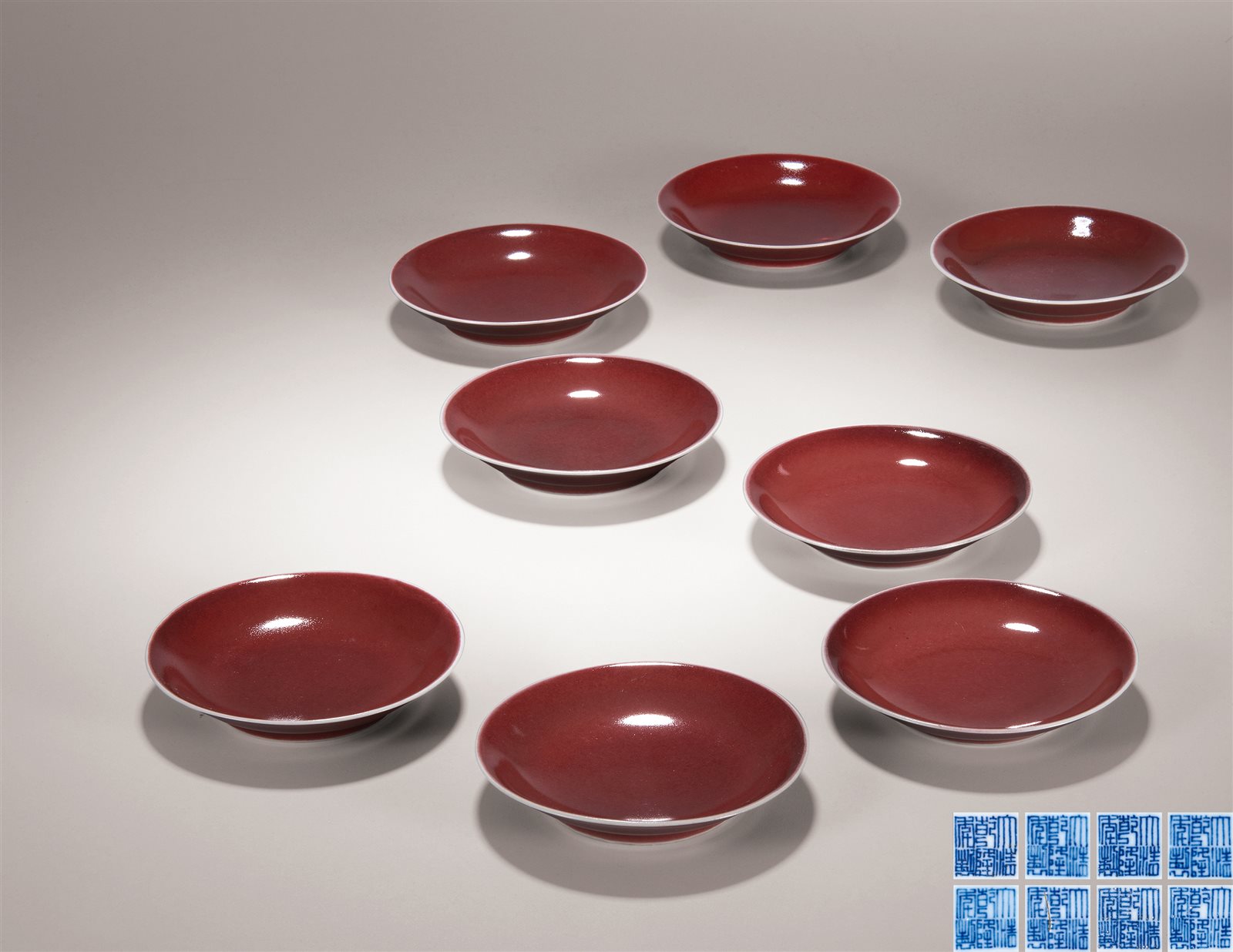 霁红釉盘八只