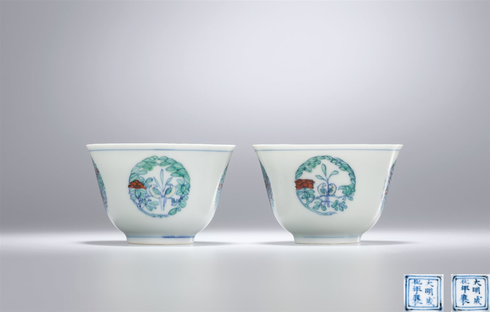 斗彩团花花卉花鸟纹小杯一对(图录号：1491)