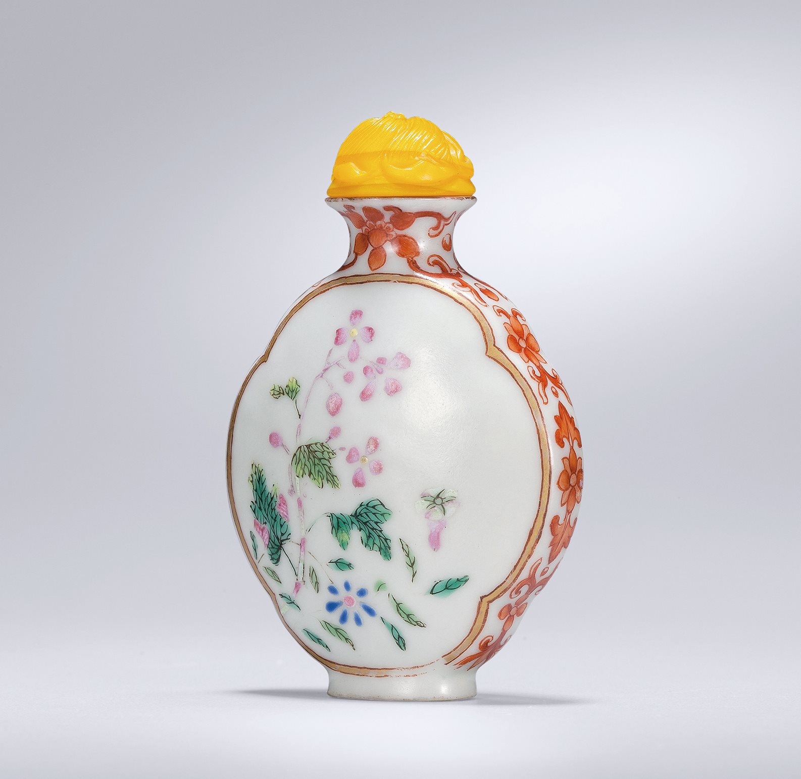 粉彩花卉纹烟壶