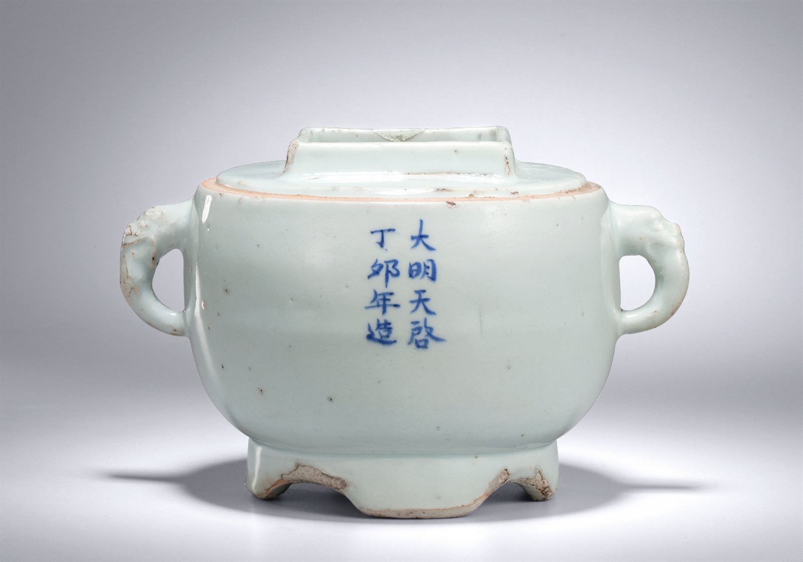 白釉象耳方口炉
