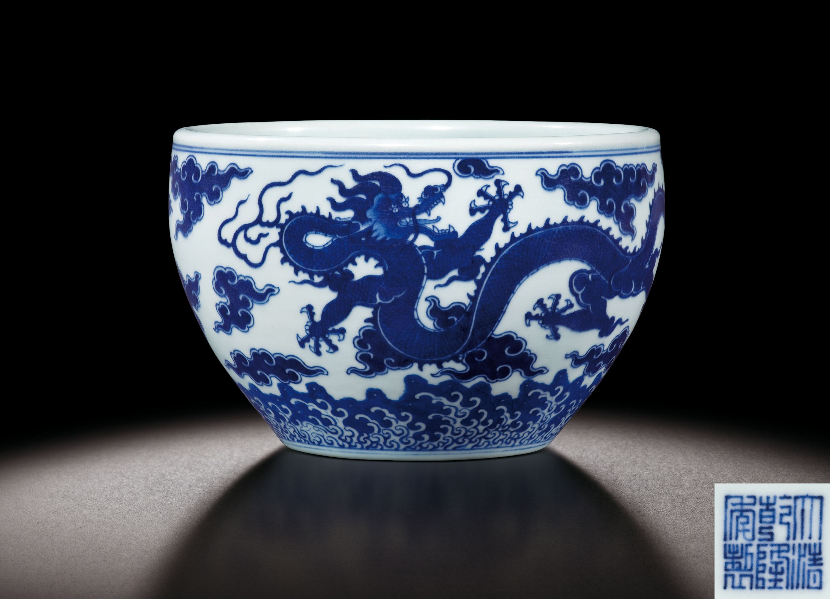 青花海水龙纹小缸