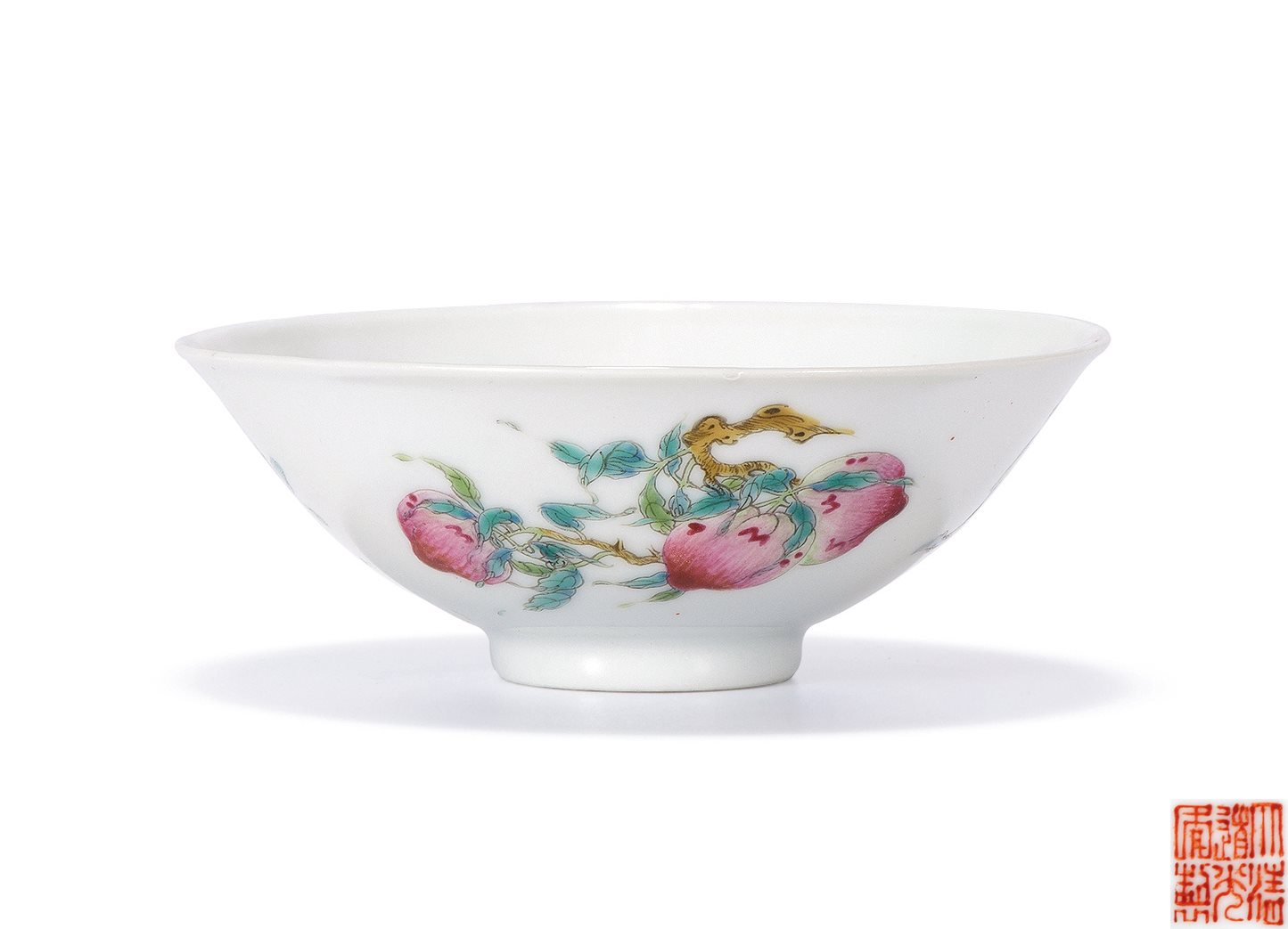 粉彩三多纹茶碗