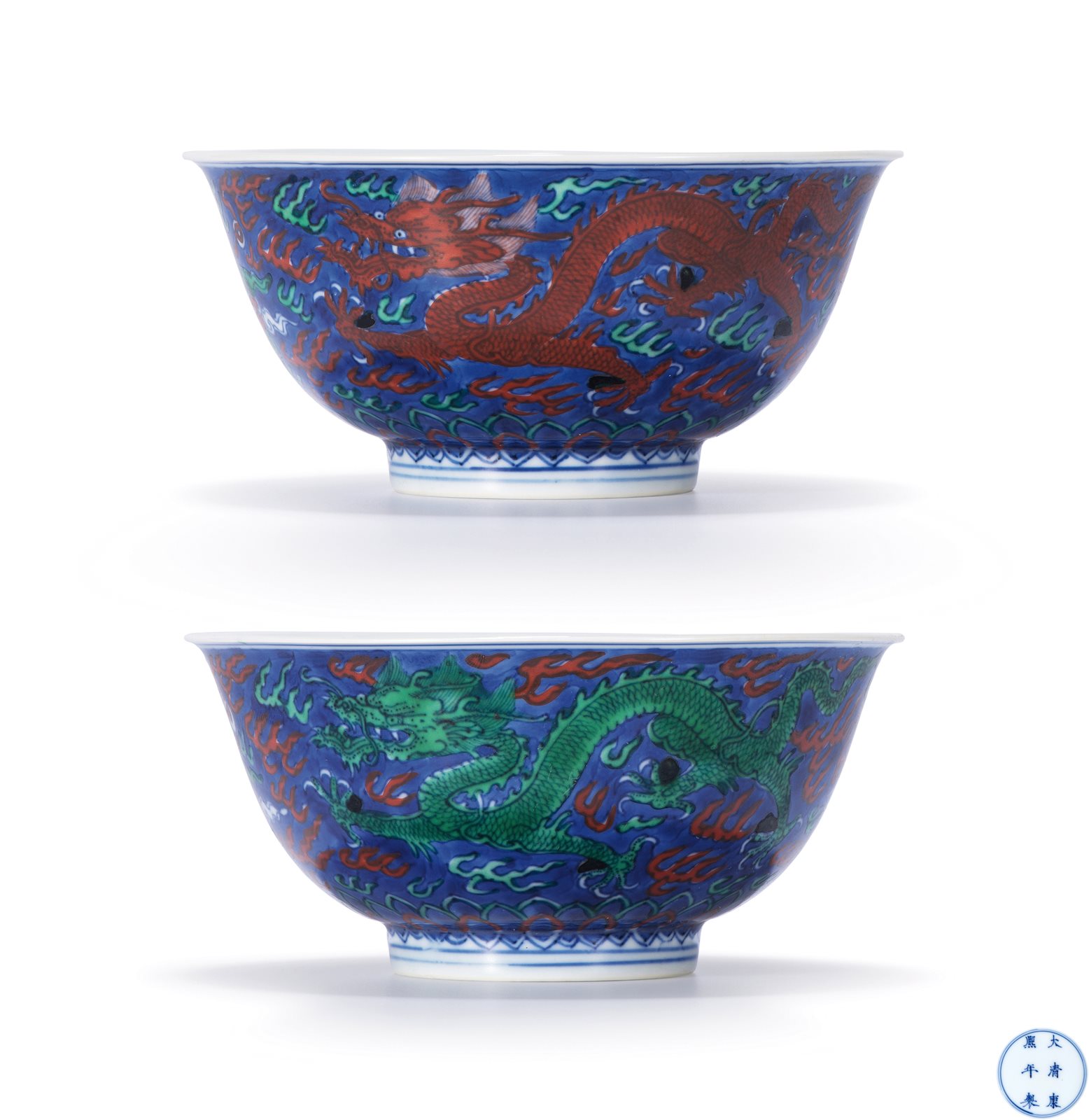 青花地五彩云龙纹碗