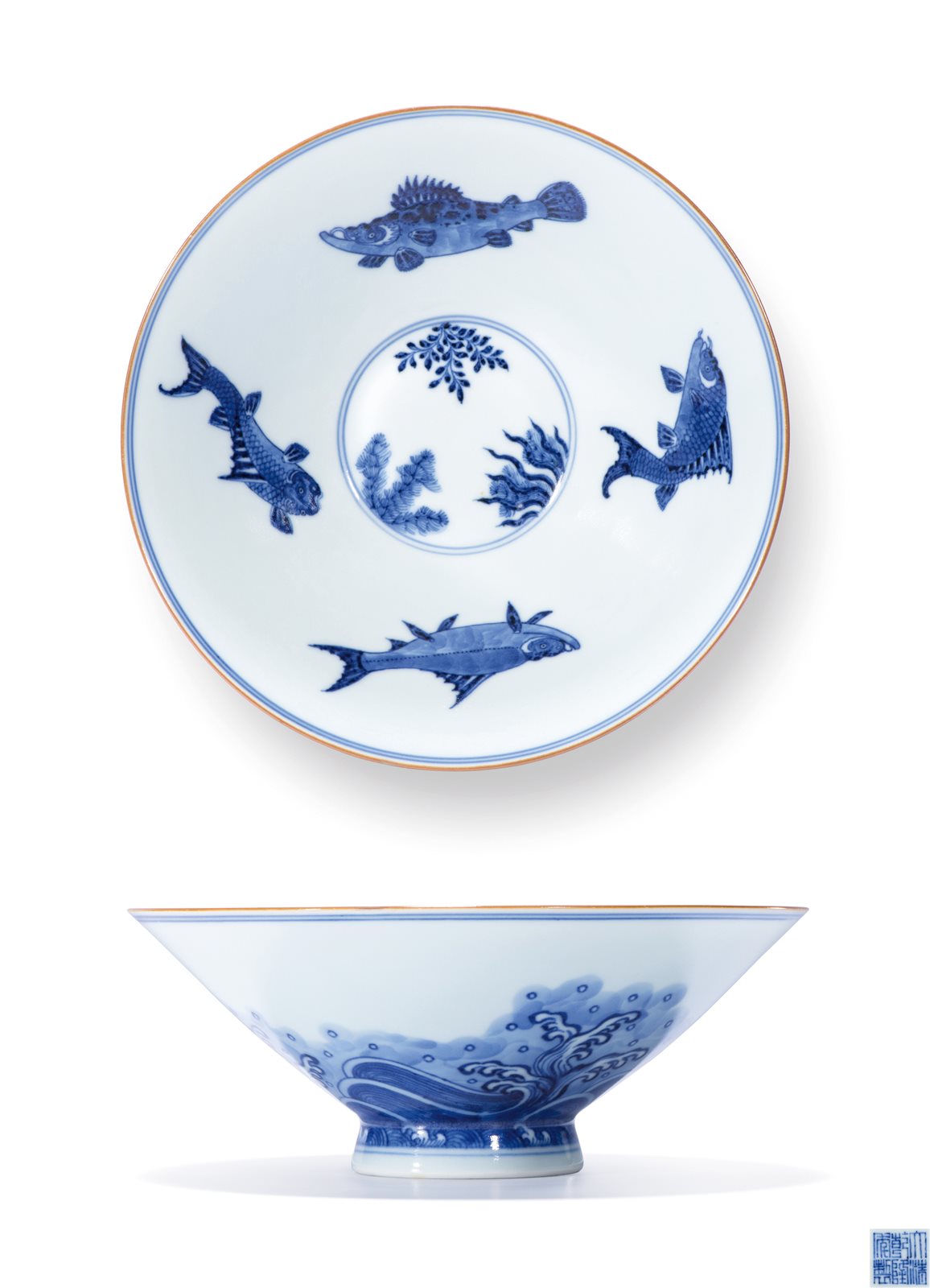青花游鱼海浪纹斗笠碗